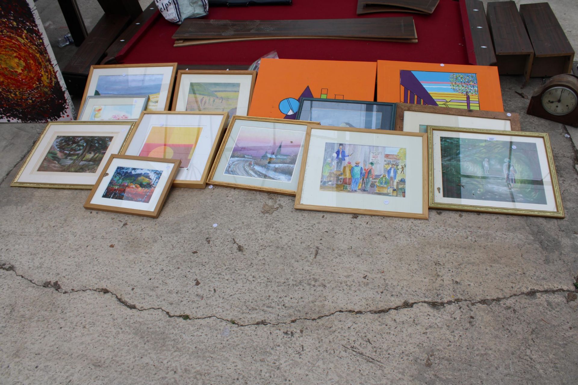A LARGE ASSORTMENT OF FRAMED AND UNFRAMED PICTURES AND PRINTS