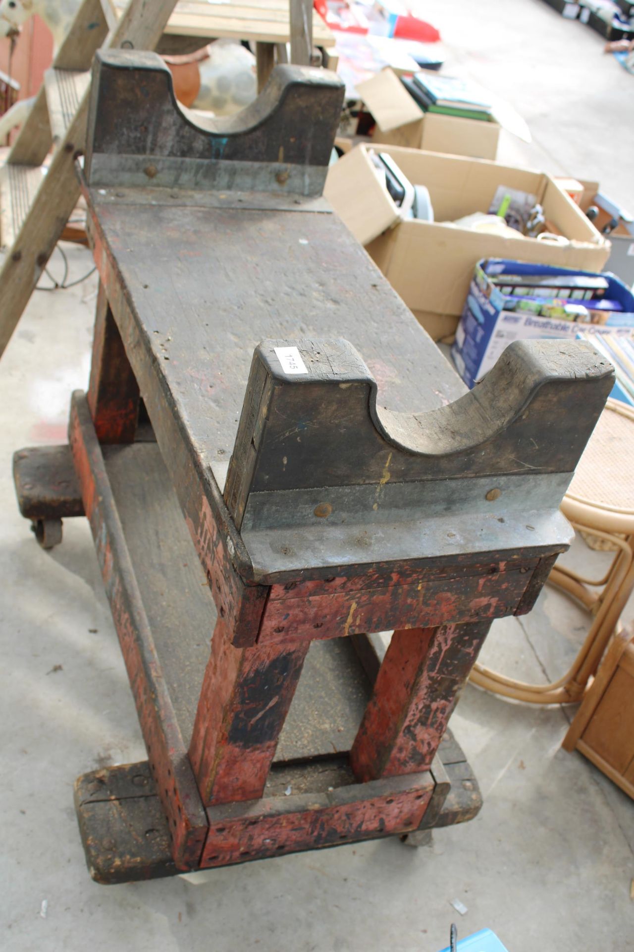 A VINTAGE TWO TIER WORKSHOP TROLLEY WITH WHEELS TO BASE - Image 2 of 2