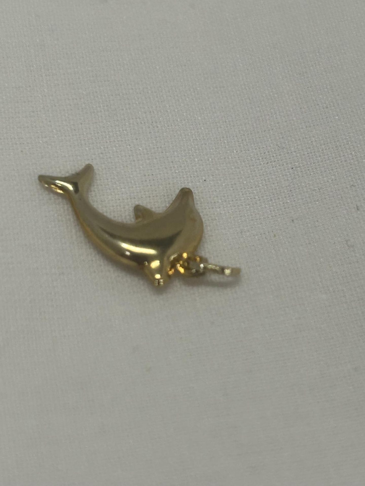 A 9CT YELLOW GOLD DOLPHIN CHARM - Image 3 of 3