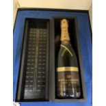 A BOXED BOTTLE OF MOET AND CHANDON GRAND VINTAGE 2000 CHAMPAGNE