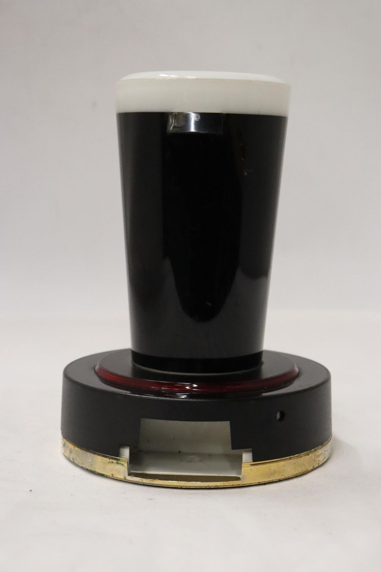 A RARE GUINNESS, LIGHT UP COUNTER SIGN, IN THE FORM OF A PINT GLASS, HEIGHT 18CM - Image 3 of 5