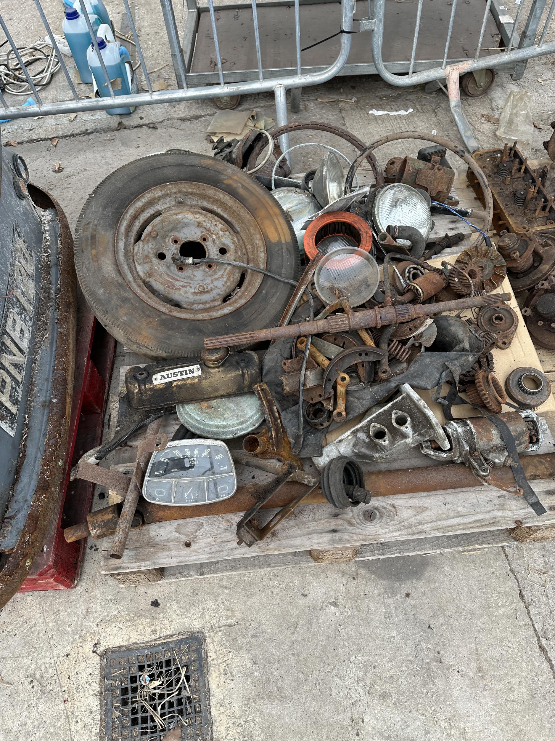 A VINTAGE AUSTIN A30 BARN FIND RESTORATION PROJECT COMPLETE WITH A NUMBER OF SPARE PARTS TO - Bild 12 aus 19