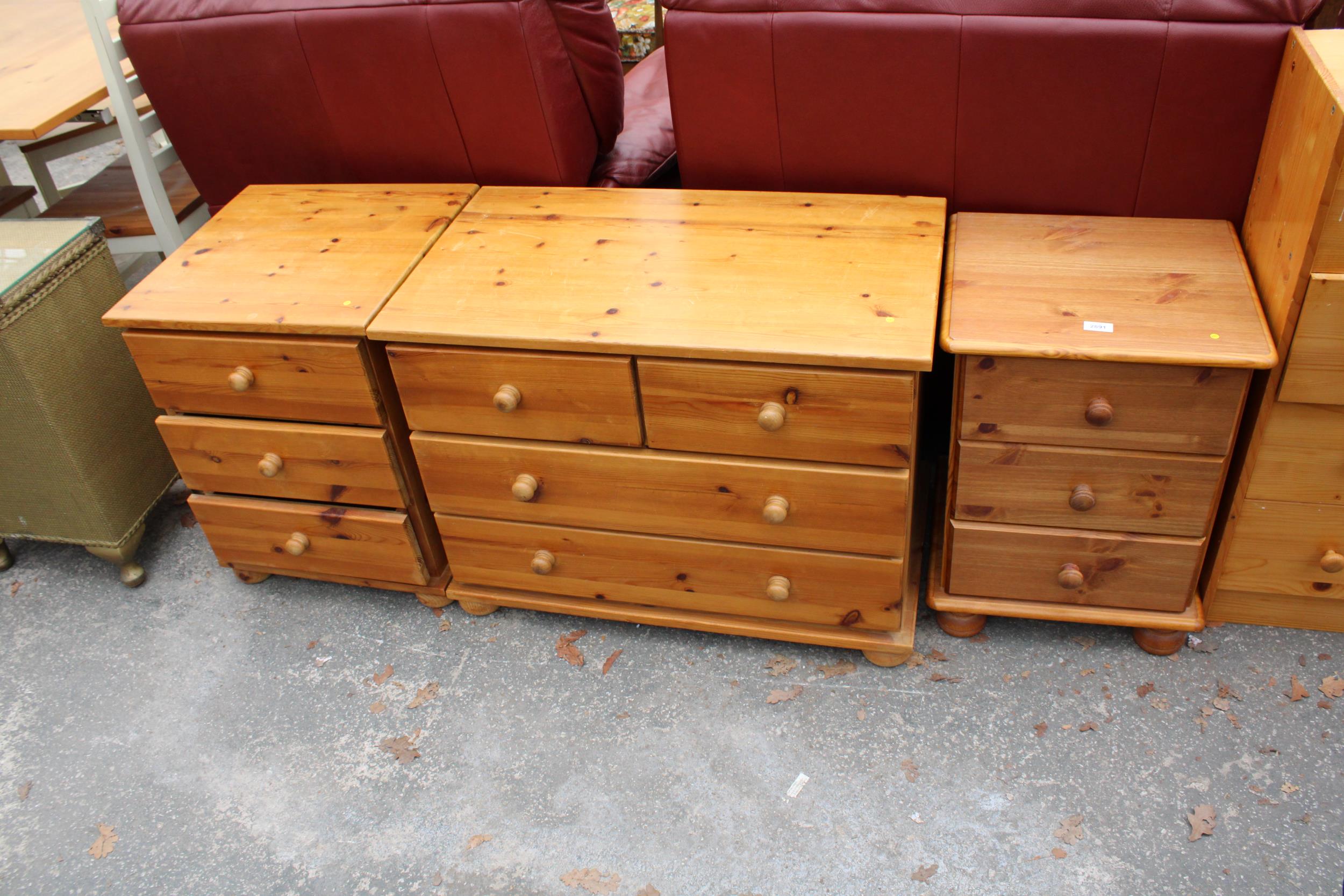 A PINE CHEST OF TWO SHORT AND TWO LONG DRAWERS 31.5" WIDE AND A PAIR OF MATCHING BEDSIDE CHESTS