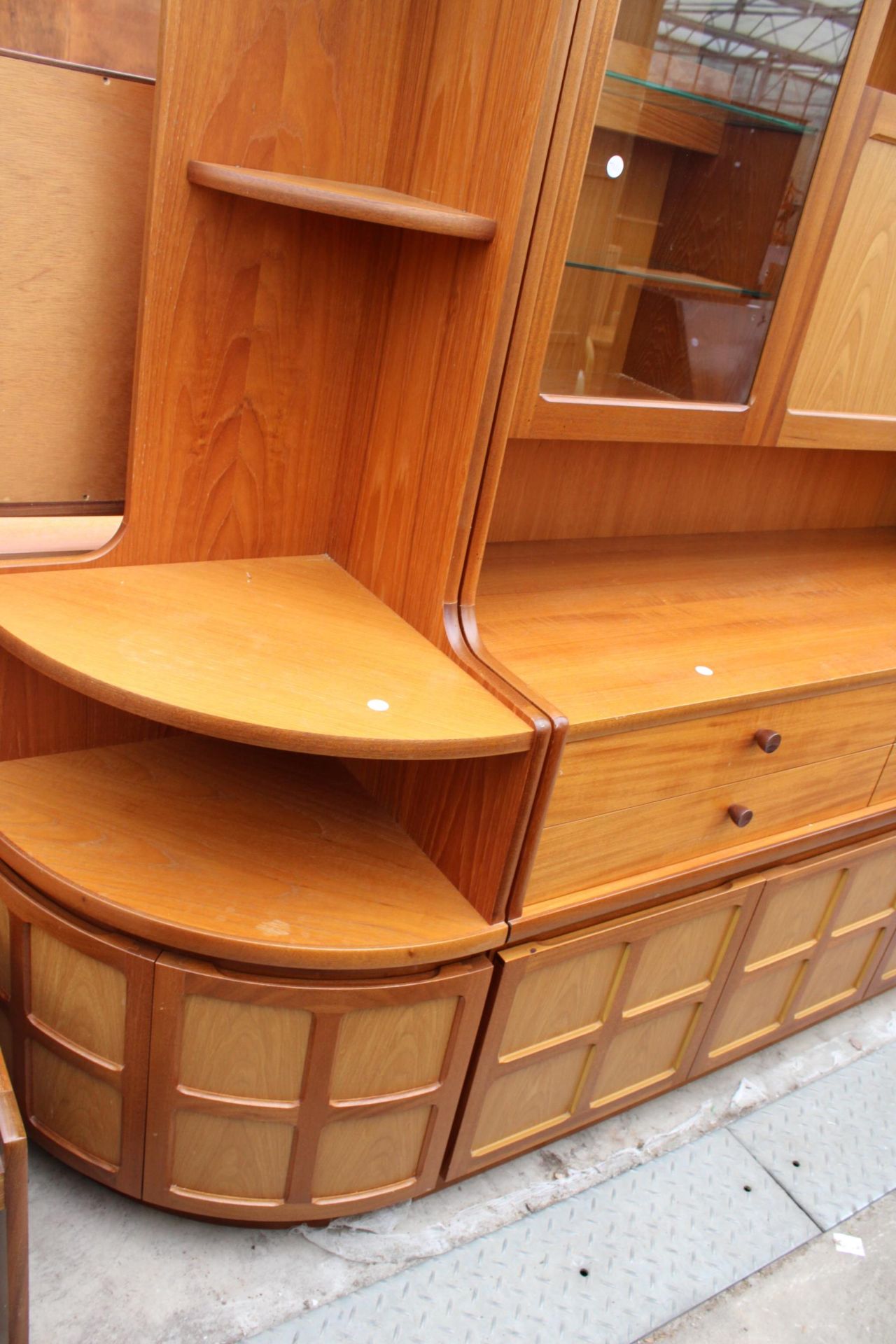 A RETRO TEAK PARKER KNOLL LOUNGE COCKTAIL UNIT, 50.5" WIDE, WITH CORNER UNIT - Bild 3 aus 6