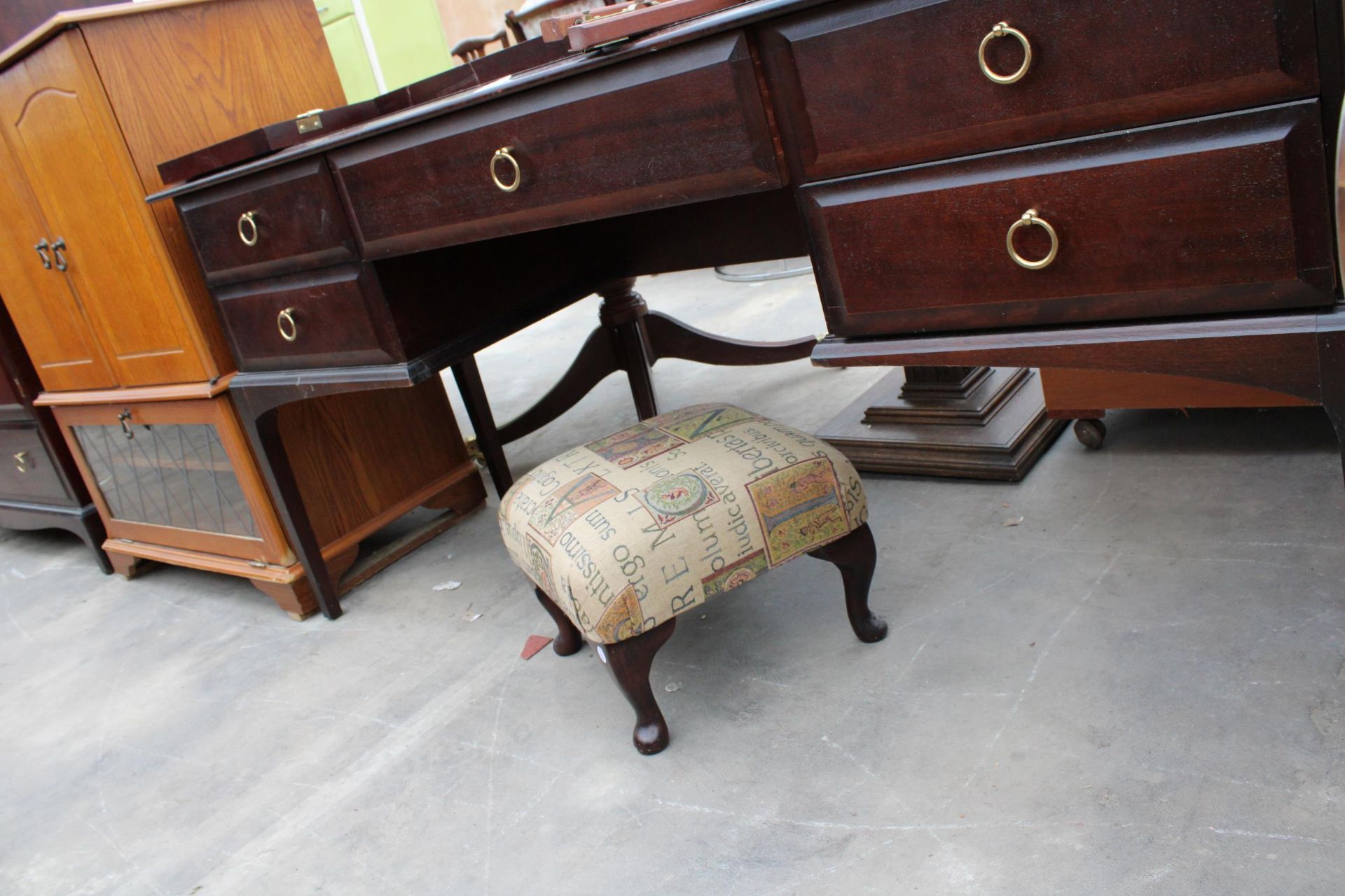A STAG MINSTREL DRESSING TABLE 60" WIDE AND A SMALL STOOL ON CABRIOLE LEGS - Image 2 of 3