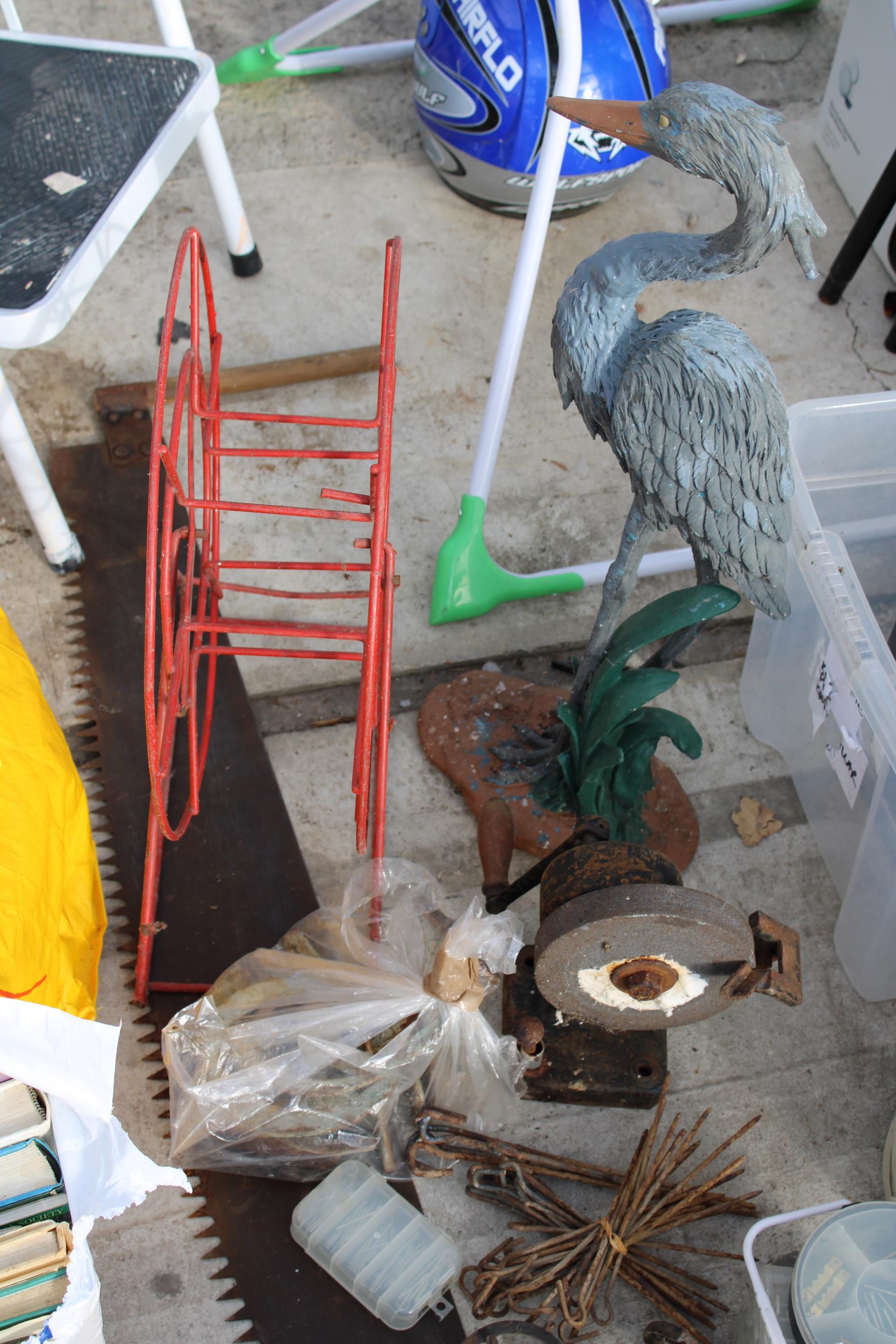 AN ASSORTMENT OF ITEMS TO INCLUDE A GARDEN FIGURE OF A HERON, A RIDING HAT AND A TWO MAN CROSS CUT - Image 2 of 3