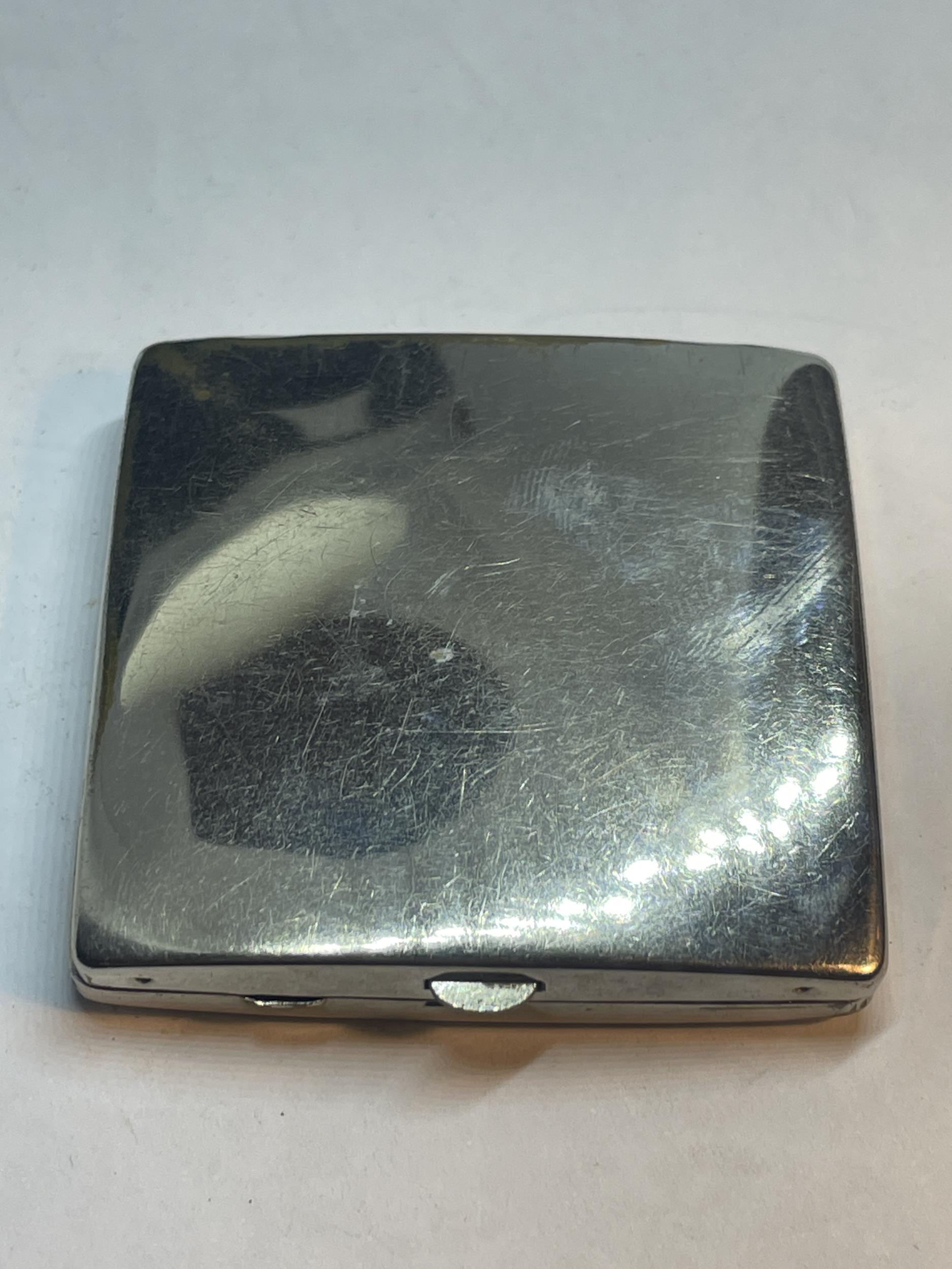A VINTAGE YARDLEY POWDER COMPACT WITH INNER MIRROR - Image 4 of 4