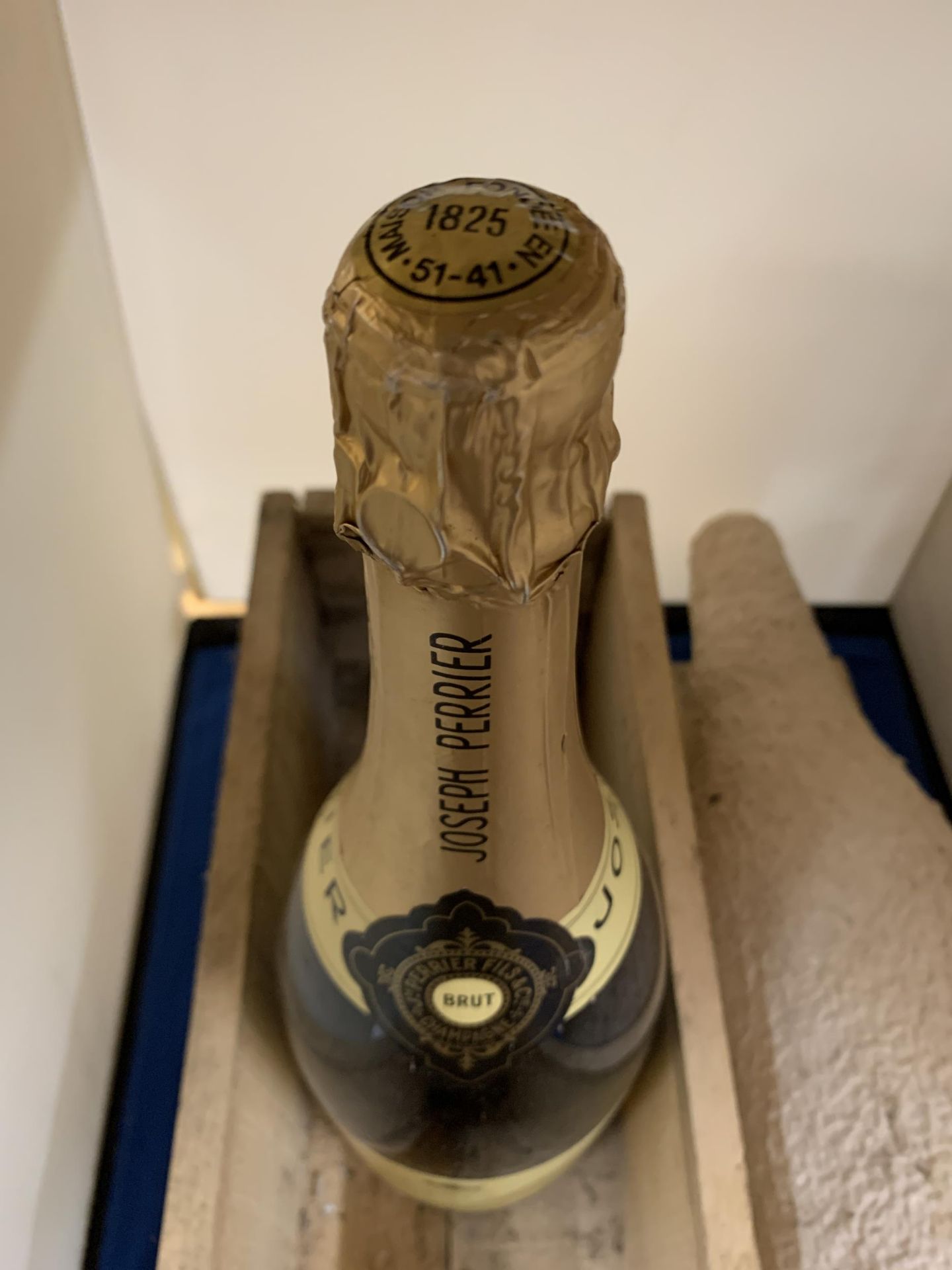 A MAGNUM OF JOSEPH PERRIERFILS & CO CHALONS SUR MAINE CHAMPAGNE WITH BOTTLE PROTECTOR IN AN ORIGINAL - Image 5 of 5