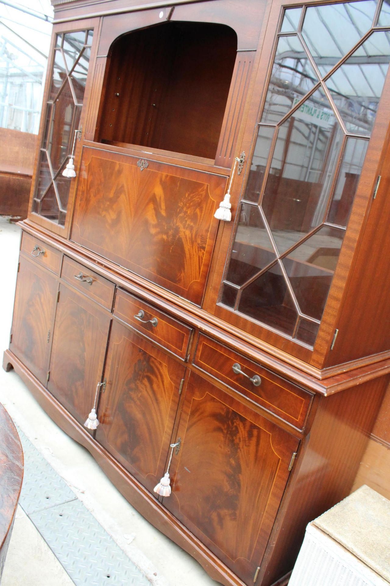 REPRODUCTION MAHOGANY AND CROSSBANDED BOOKCASE / BUREAU ON BASE 70" WIDE - Bild 3 aus 5