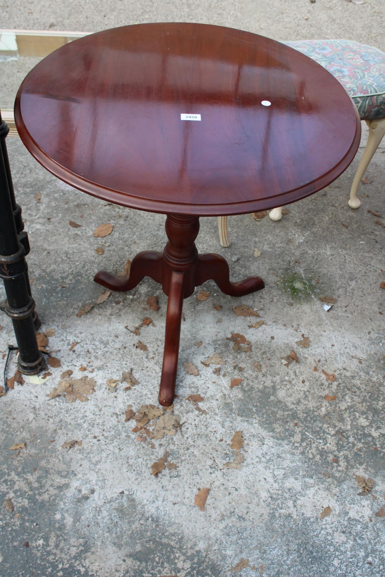 A 19TH CENTURY STYLE TILT TOP TRIPOD TABLE 27" DIAMETER