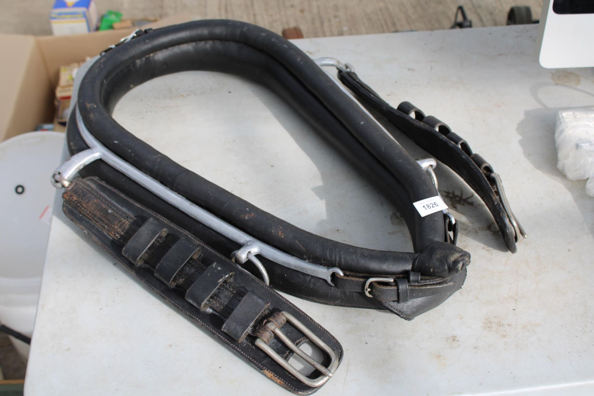 A VINTAGE LEATHER 22" PONY DRIVING COLLAR