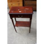 A MODERN MAHOGANY AND CROSS BANDED SIDE TABLE, 20" WIDE