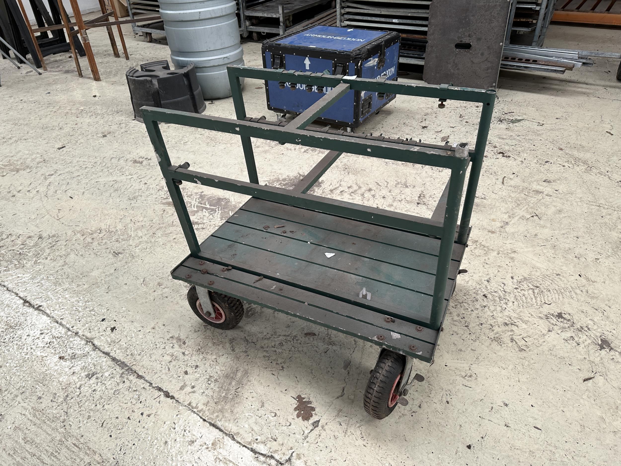 A SMALL FOUR WHEELED TROLLEY - Image 4 of 4