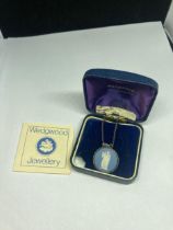 A WEDGWOOD JASPERWARE SILVER PENDANT IN A PRESENTATION BOX