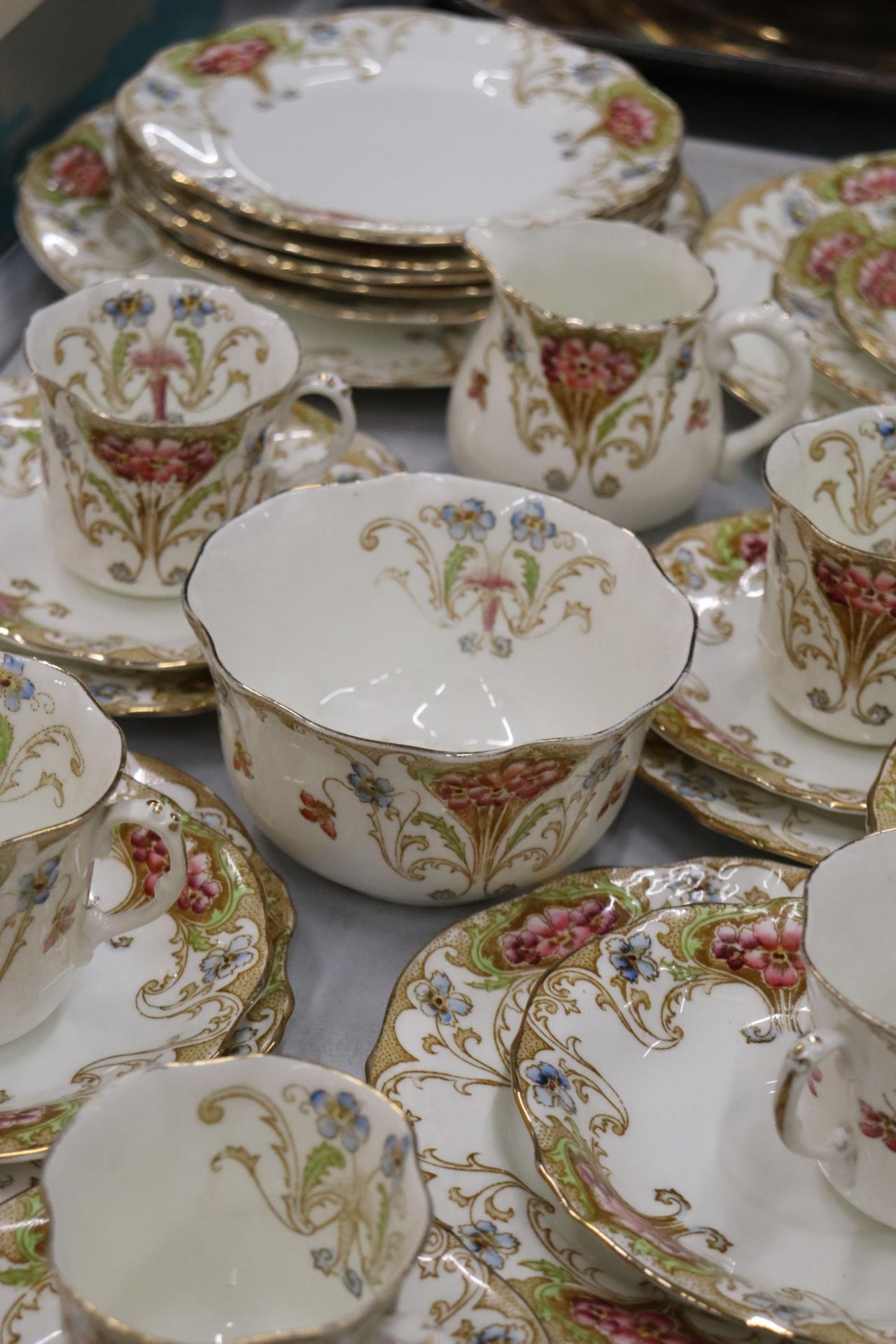A LATE 18TH/EARLY 19TH CENTURY TEASET BY FRED B PEARCE & CO, LONDON, TO INCLUDE CAKE PLATES, A CREAM - Image 8 of 10
