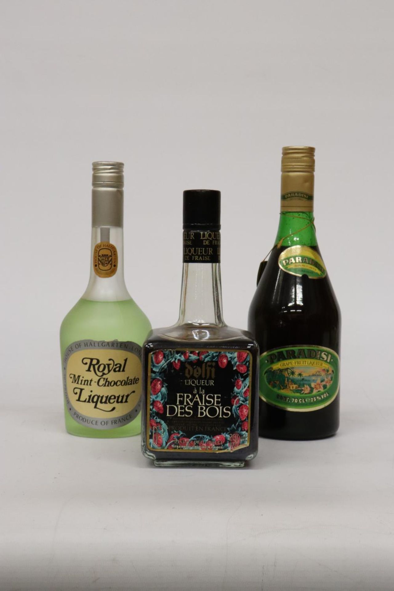 THREE BOTTLES OF LIQUEUER TO INCLUDE A 70CL BOTTLE OF FRAISE DE BOIS, A 70CL PARADISE GRAPE