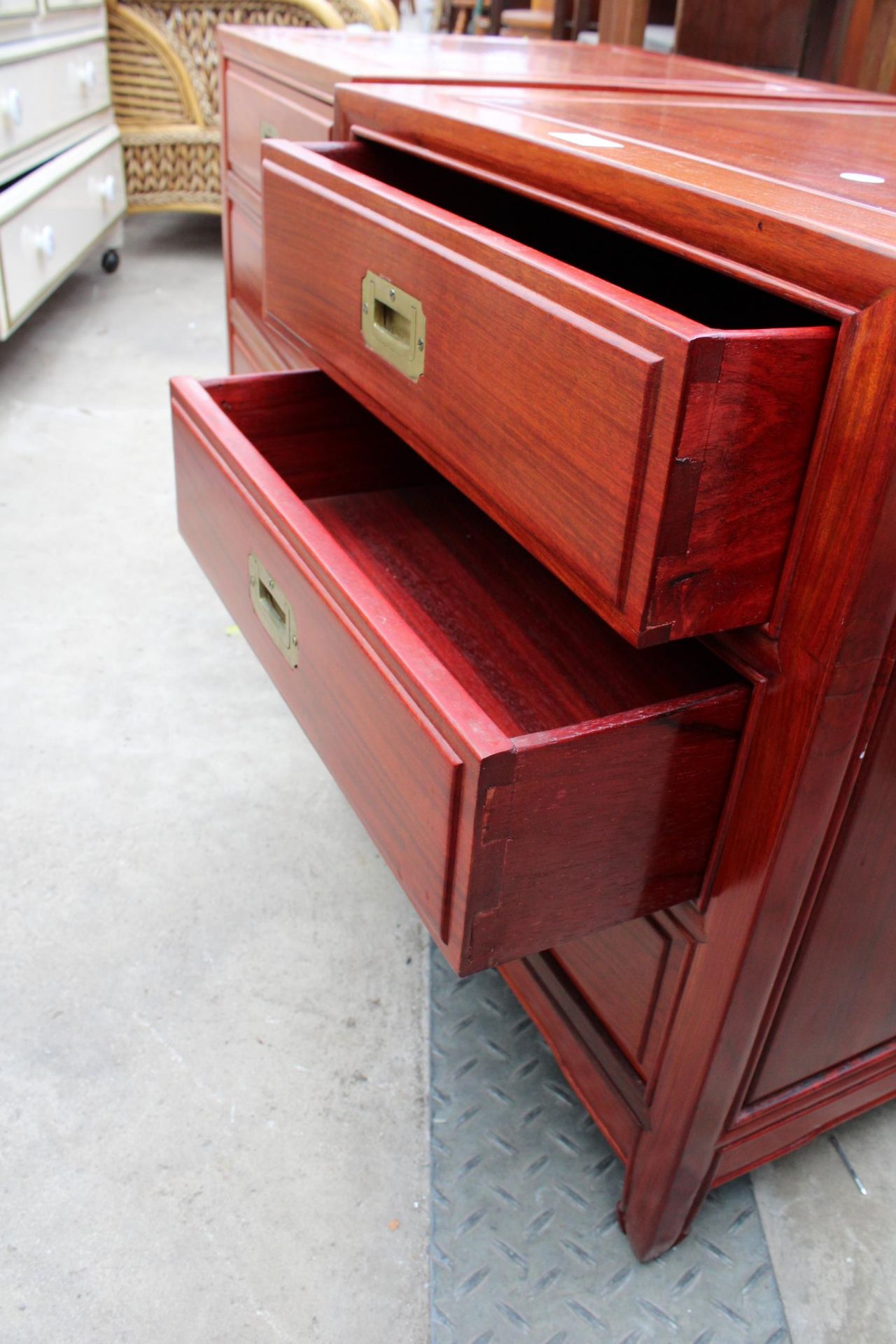 A PAIR OF MODERN HARDWOOD BEDSIDE CHESTS ENCLOSING THREE DRAWERS WITH BRASS HANDLES - Image 3 of 3