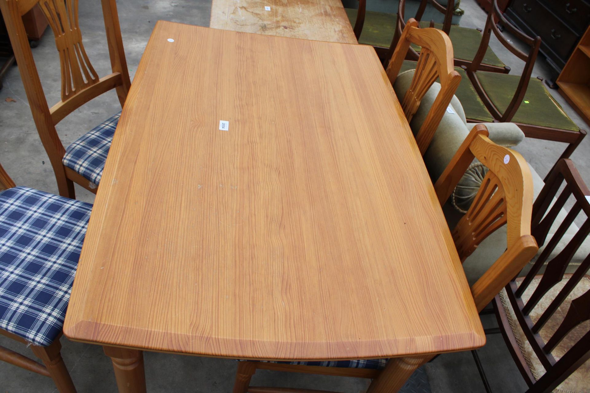 A PINE DINING TABLE 45" X 29" AND FOUR CHAIRS - Image 4 of 4