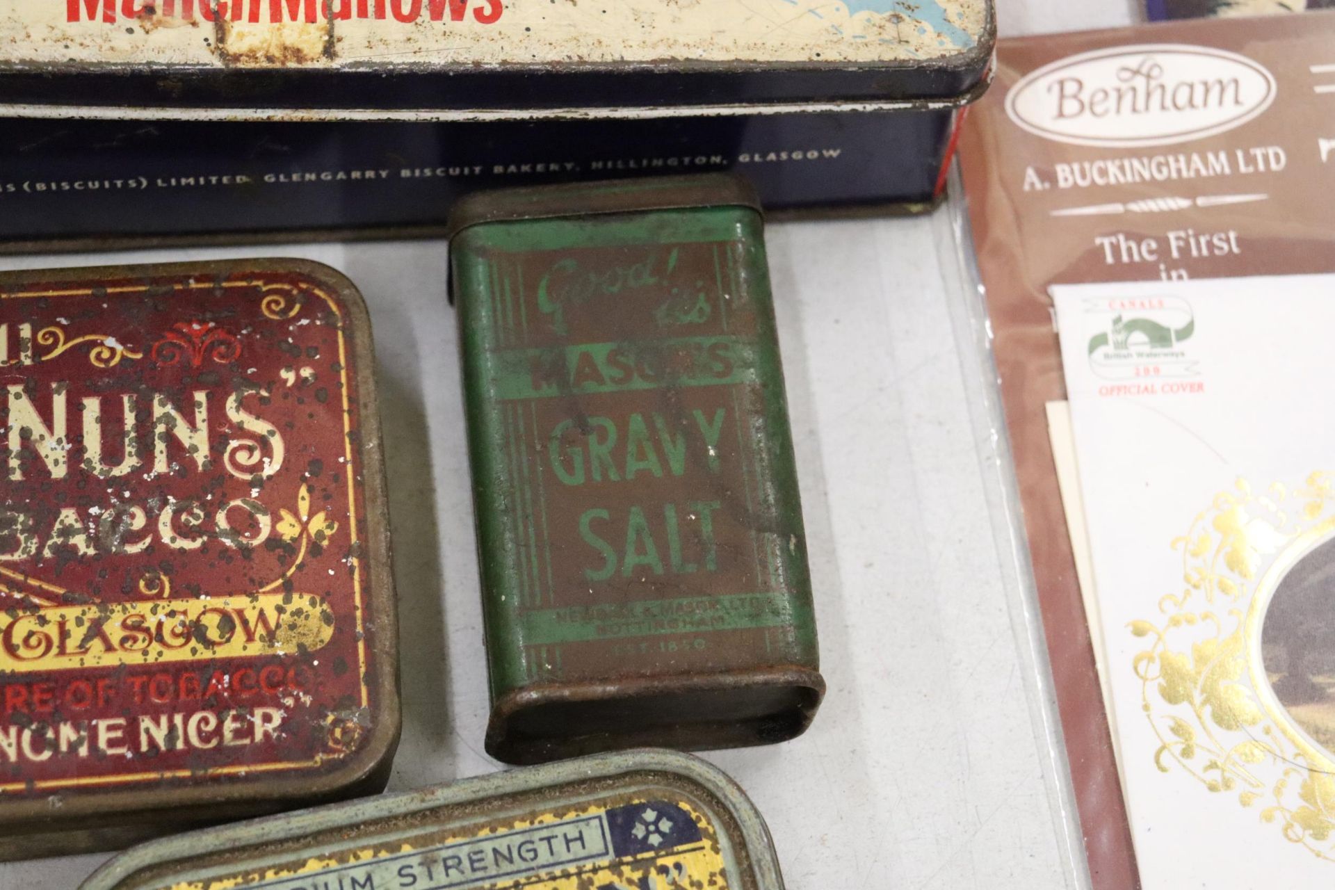 A SELECTION OF VINTAGE TINS PLUS AN OIL CAN - Image 5 of 8