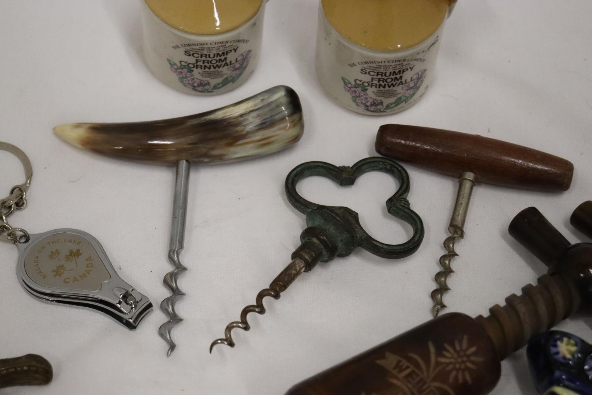 A TIN OF COLLECTABLES TO INCLUDE VINTAGE BOTTLE OPENERS, TWO MINIATURE SCRUMPY BOTTLES FROM - Image 4 of 13
