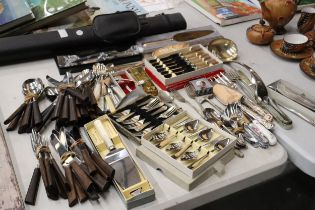 A LARGE QUANTITY OF BOXED AND UNBOXED FLATWARE TO INCLUDE A LADEL, CAKE SLICES, ETC