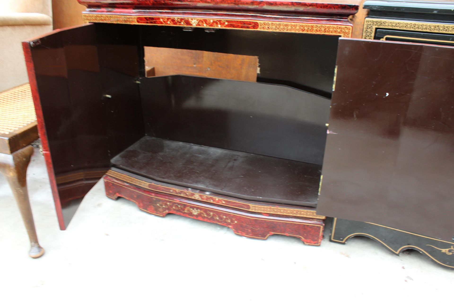 A 19TH CENTURY STYLE RED GROUND TWO-DOOR SIDE CABINET WITH CHINOISERIE DECORATION, 32" WIDE - Image 3 of 3