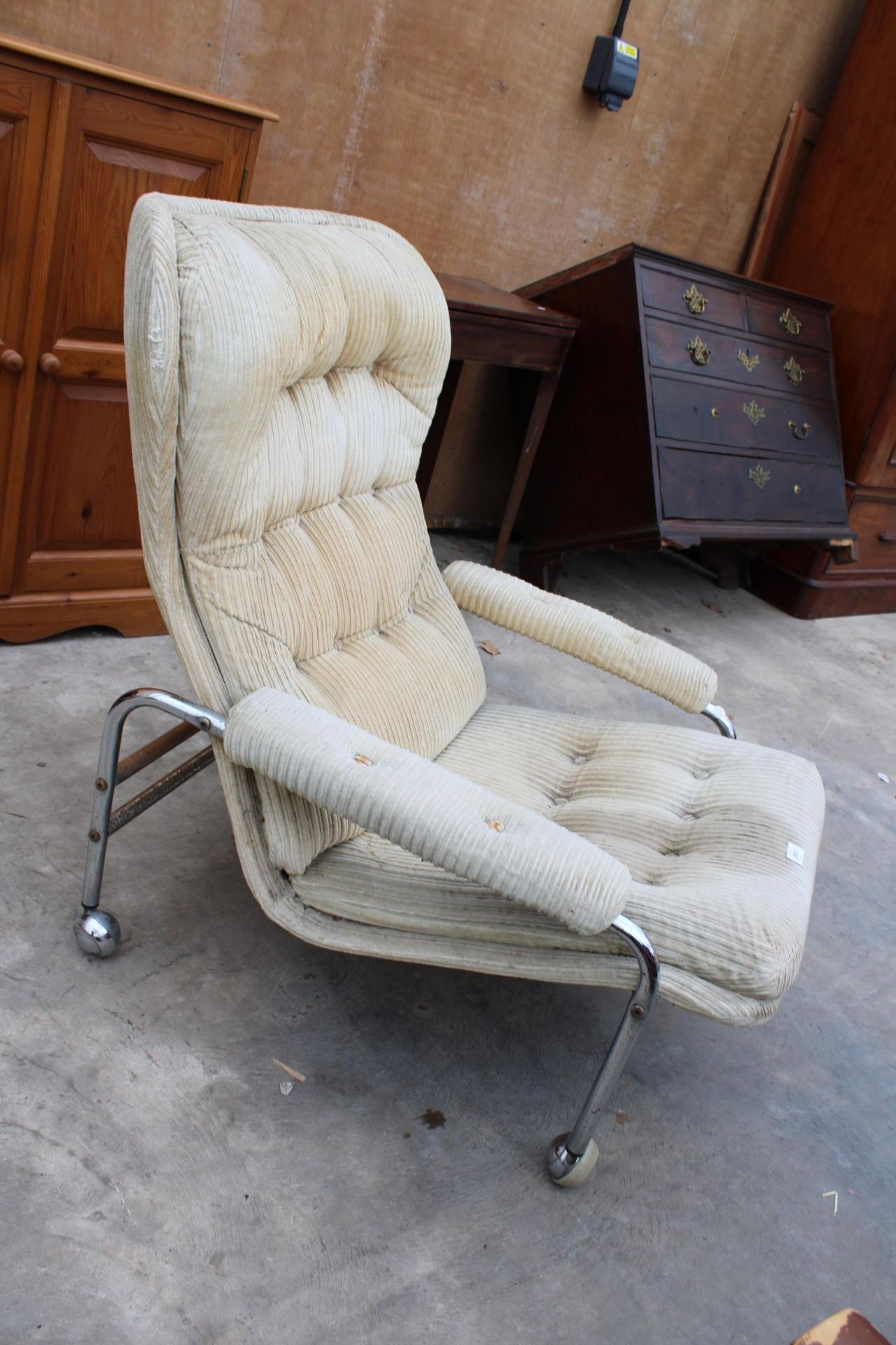 A MID 20TH CENTURY LOUNGE CHAIR IN SCAPA RYDAHOLM STYLE ON TUBULAR FRAME - Image 3 of 5