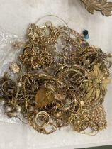 A QUANTITY OF YELLOW METAL COSTUME JEWELLERY