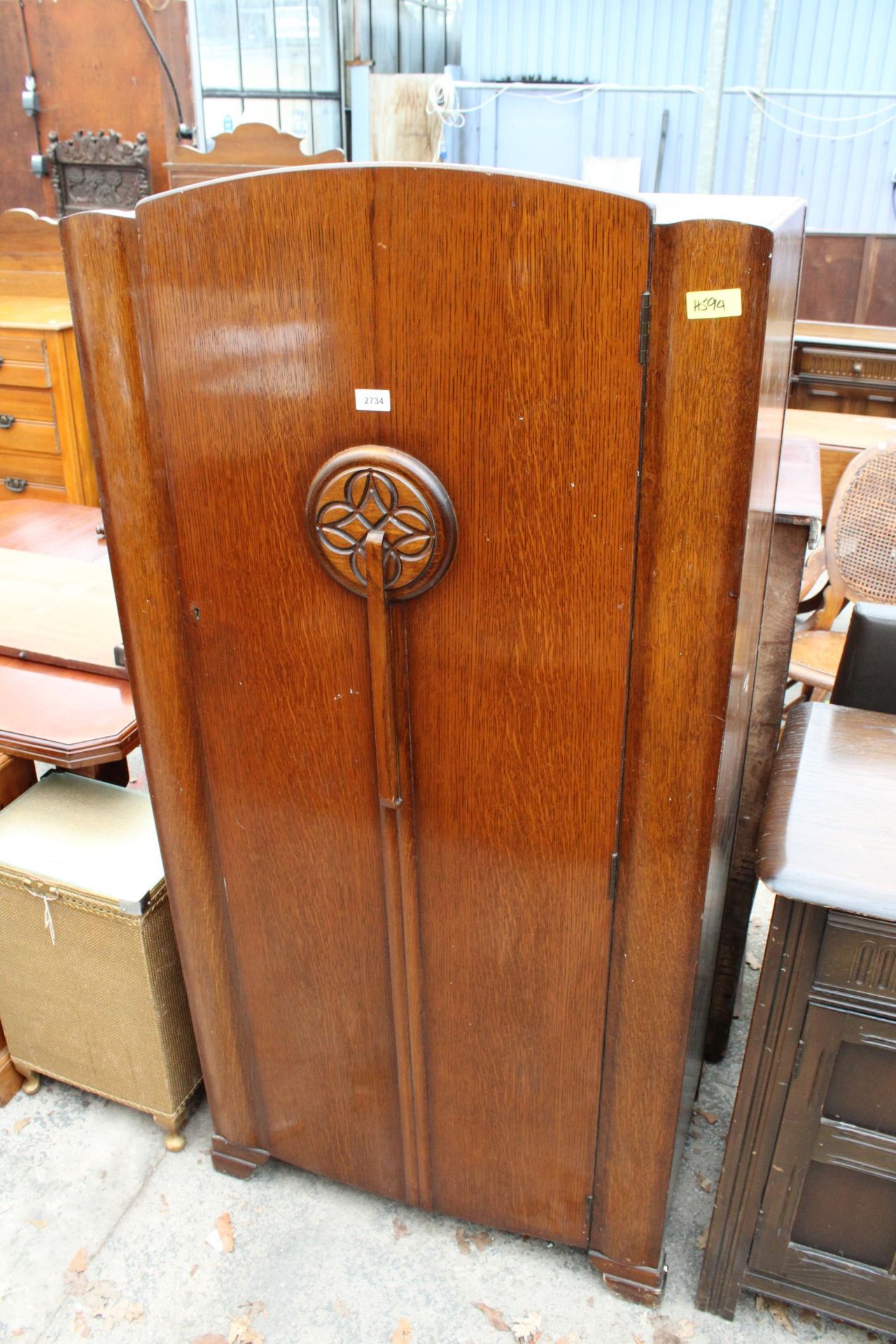 A MID 20TH CENTURY OAK SINGLE DOOR WARDROBE