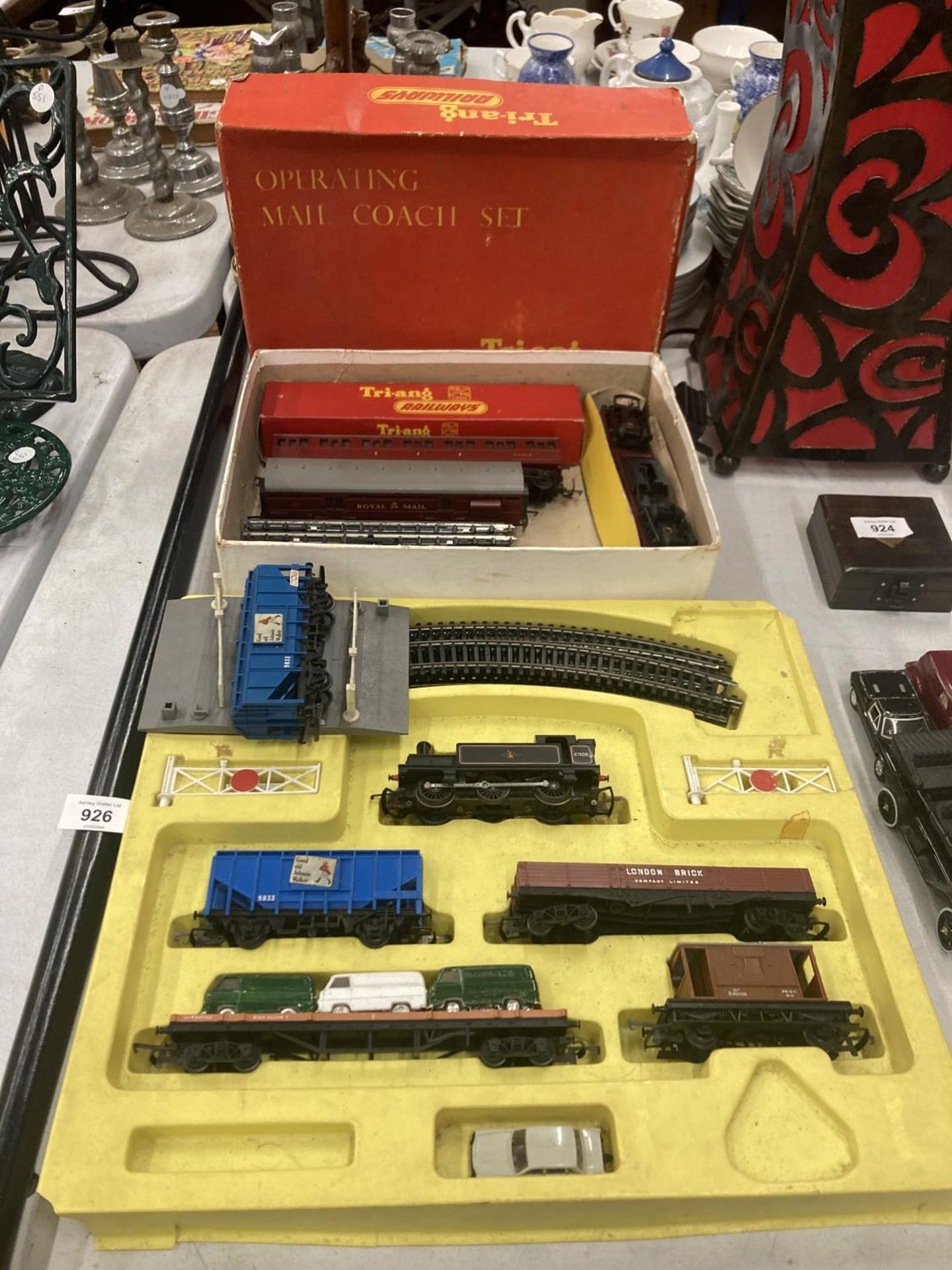A 1960'S TRIANG TRAIN SET AND A TRIANG MAIL COACH SET