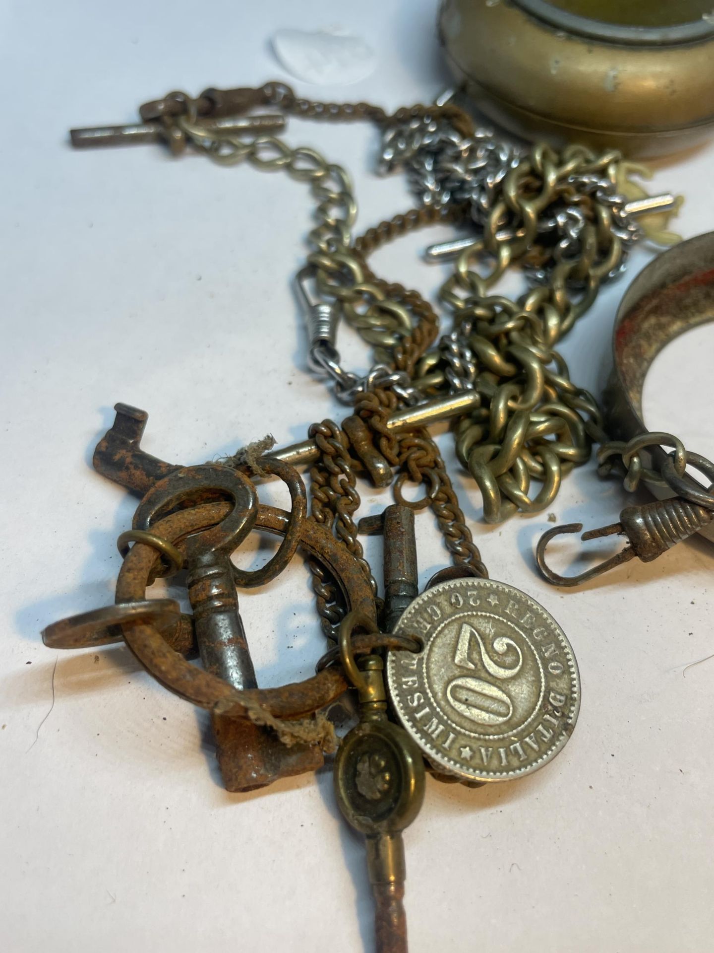 A SILVER POCKET WATCH AND VARIOUS PARTS TO INCLUDE KEYS AND CHAINS - Image 2 of 6
