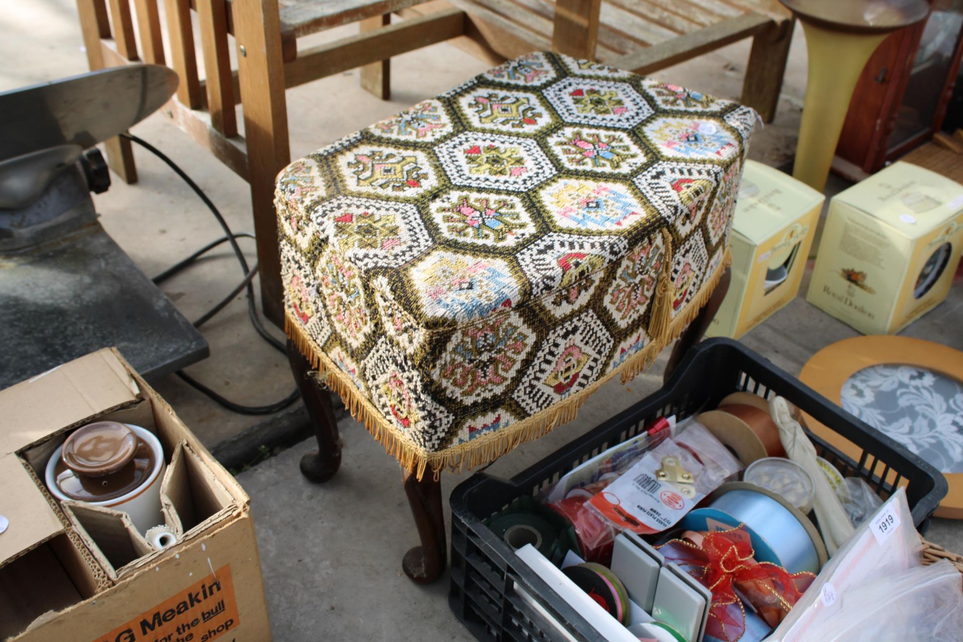 AN ASSORTMENT OF ITEMS TO INCLUDE A TAPESTRY TOP STOOL, CANDLES AND SEWING THREAD ETC - Image 2 of 4