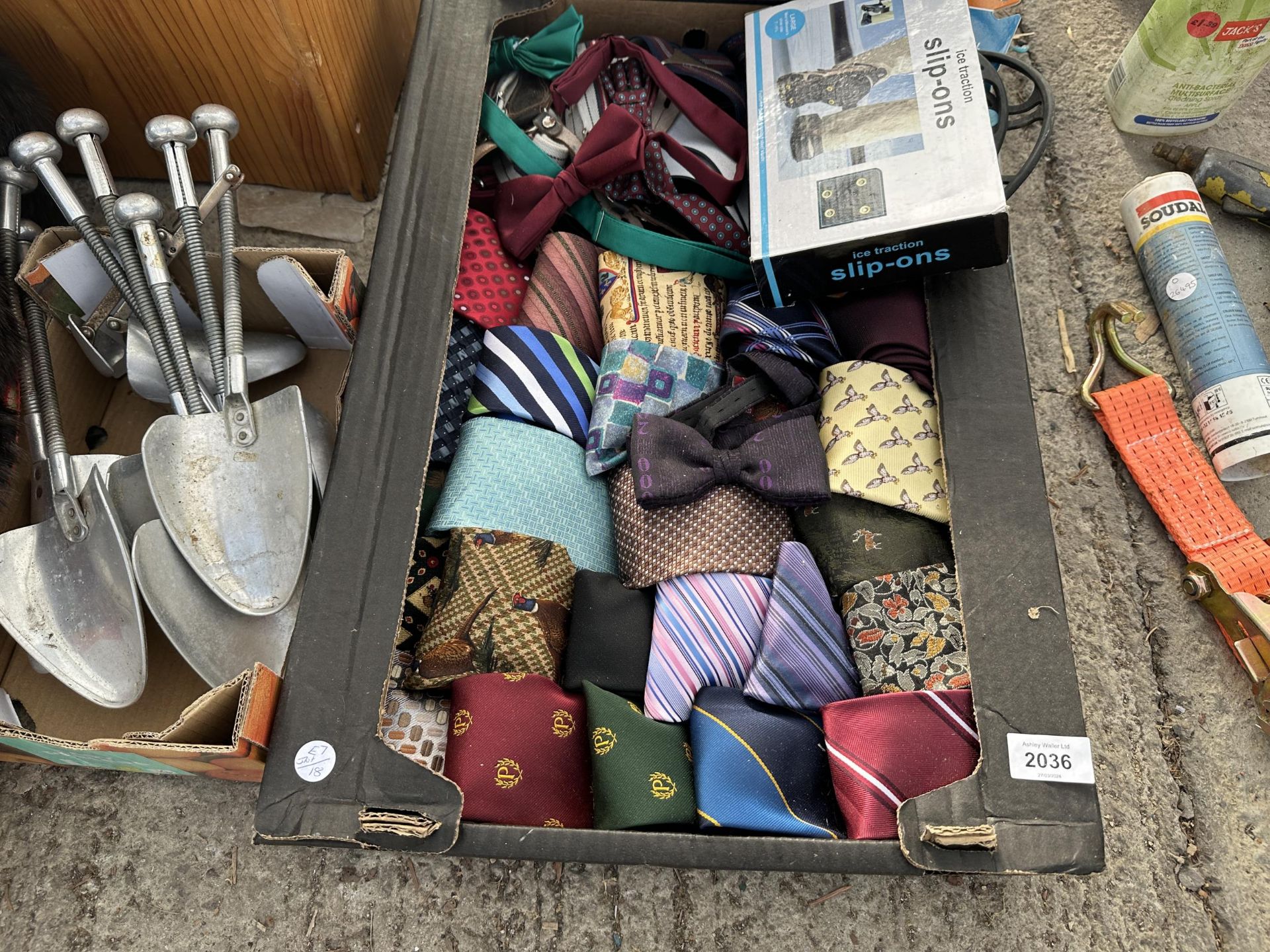 AN ASSORTMENT OF ITEMS TO INCLUDE GENTS TIES AND SHOE STRETCHERS ETC - Image 2 of 4