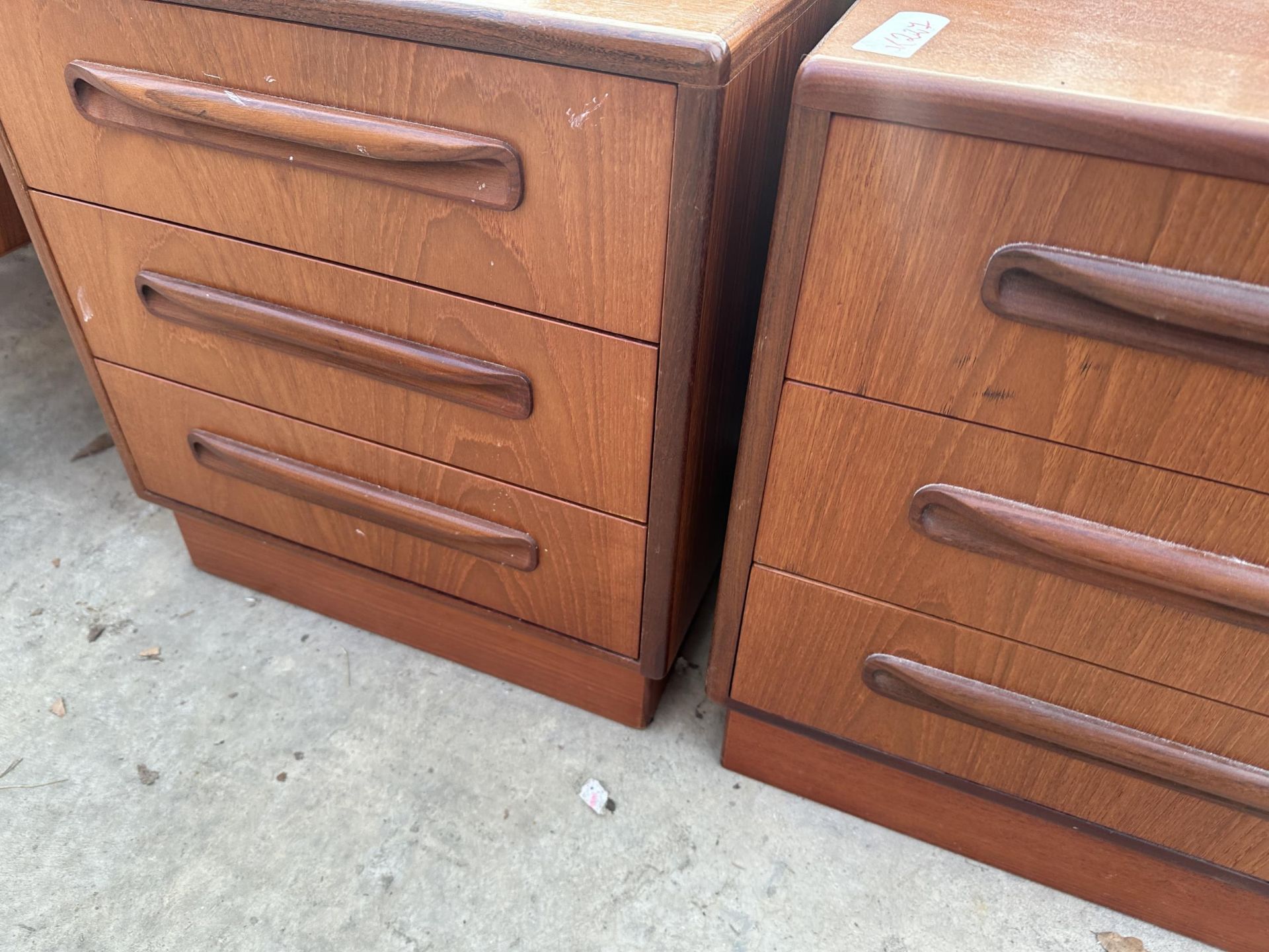 THREE G PLAN RETRO TEAK CHESTS OF THREE DRAWERS 19" WIDE - Image 4 of 7