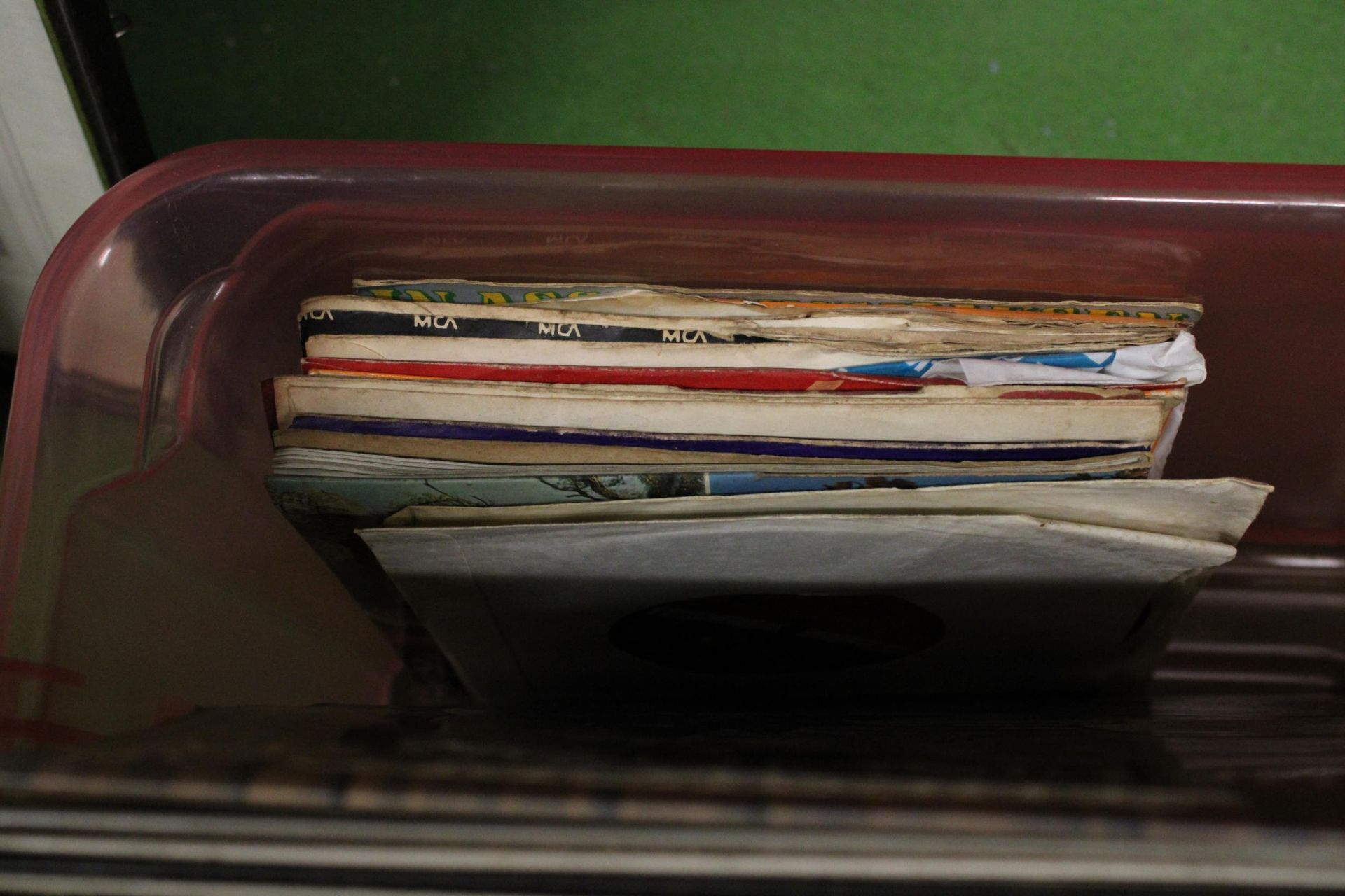 A QUANTITY OF VINYLS TO INCLUDE REGINALD DIXON, RAY CONNIFF AND THE PARTRIDGE FAMILY - Image 4 of 6