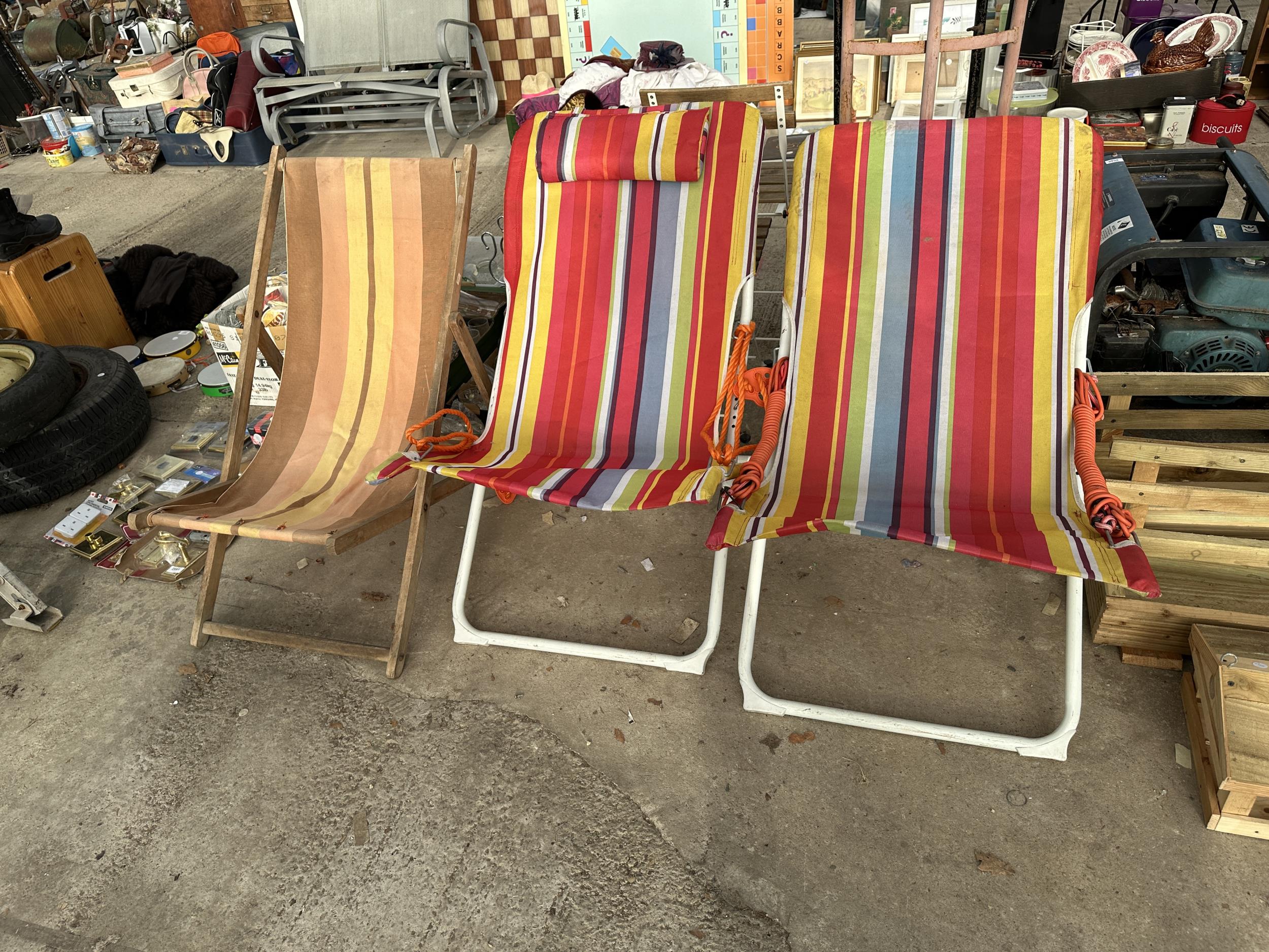 A WOODEN FOLDING DECK CHAIR AND TWO FURTHER METAL FOLDING DECK CHAIRS