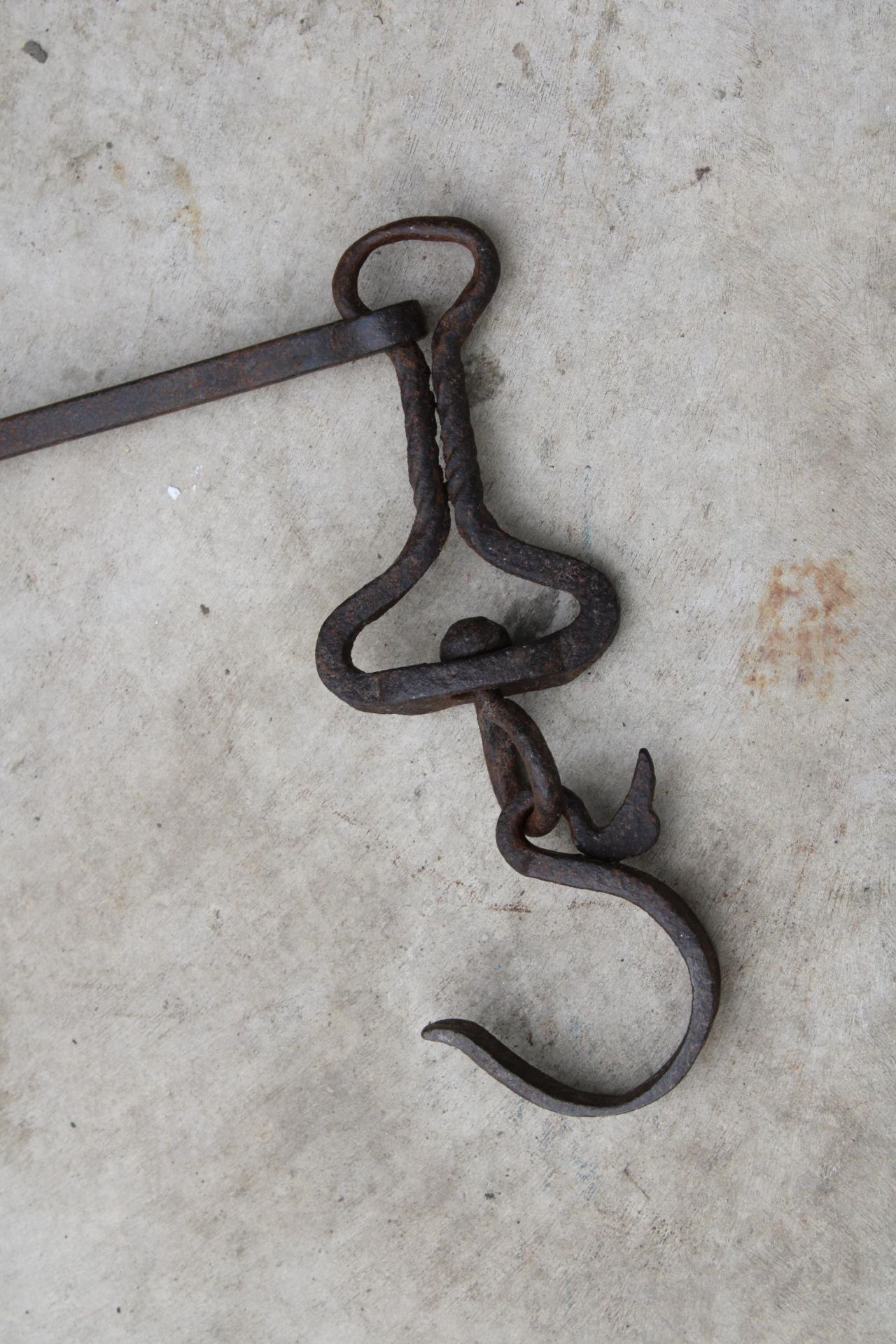 A VINTAGE SET OF IRON MERCANTILE SCALES - Image 3 of 4