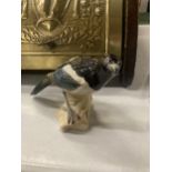 A BESWICK MAGPIE, HEIGHT 13CM