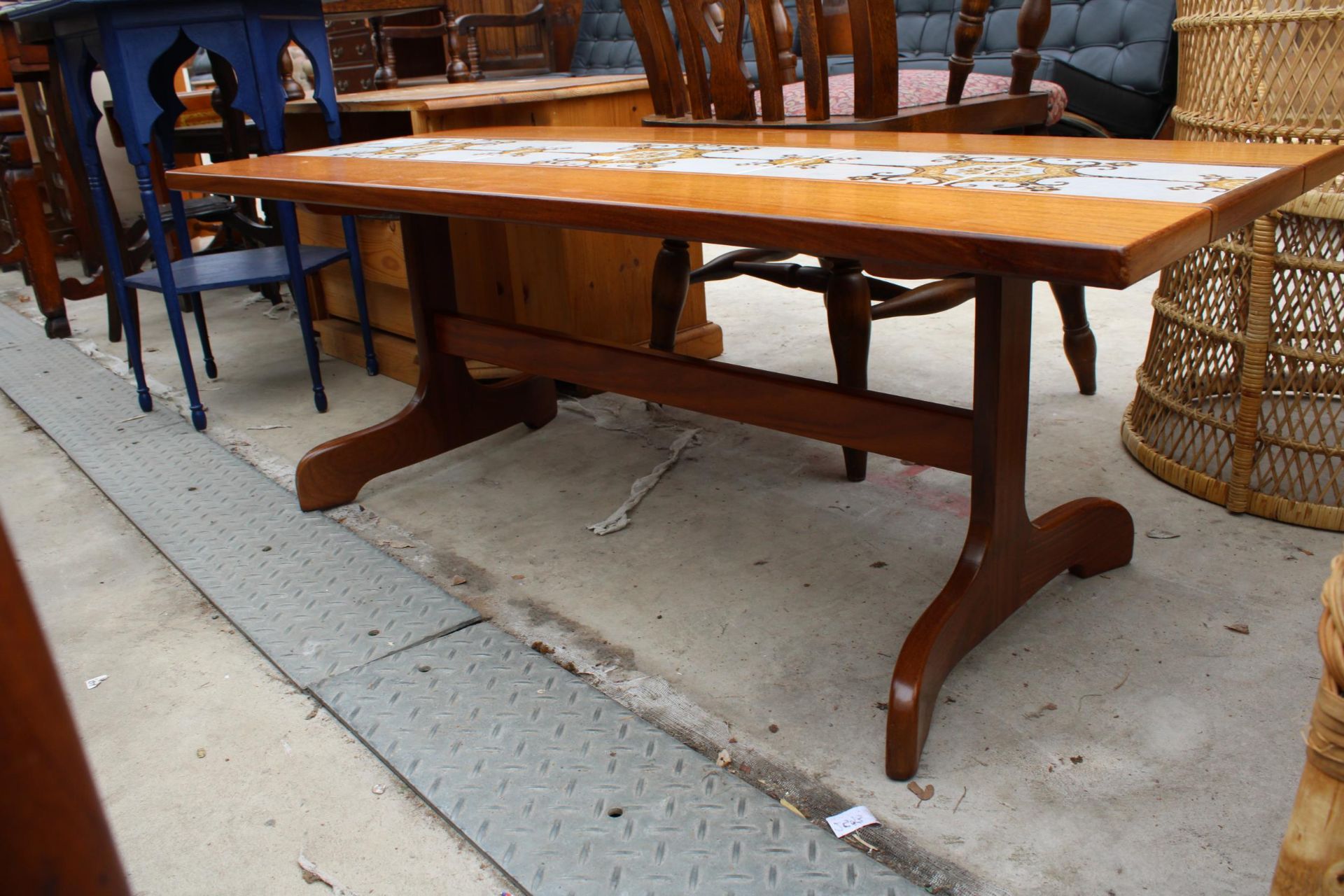 A RETRO TEAK COFFEE TABLE WITH INSET TILE TOP ON WHALE FIN LEGS, 48.5" X 20.5" - Image 2 of 2