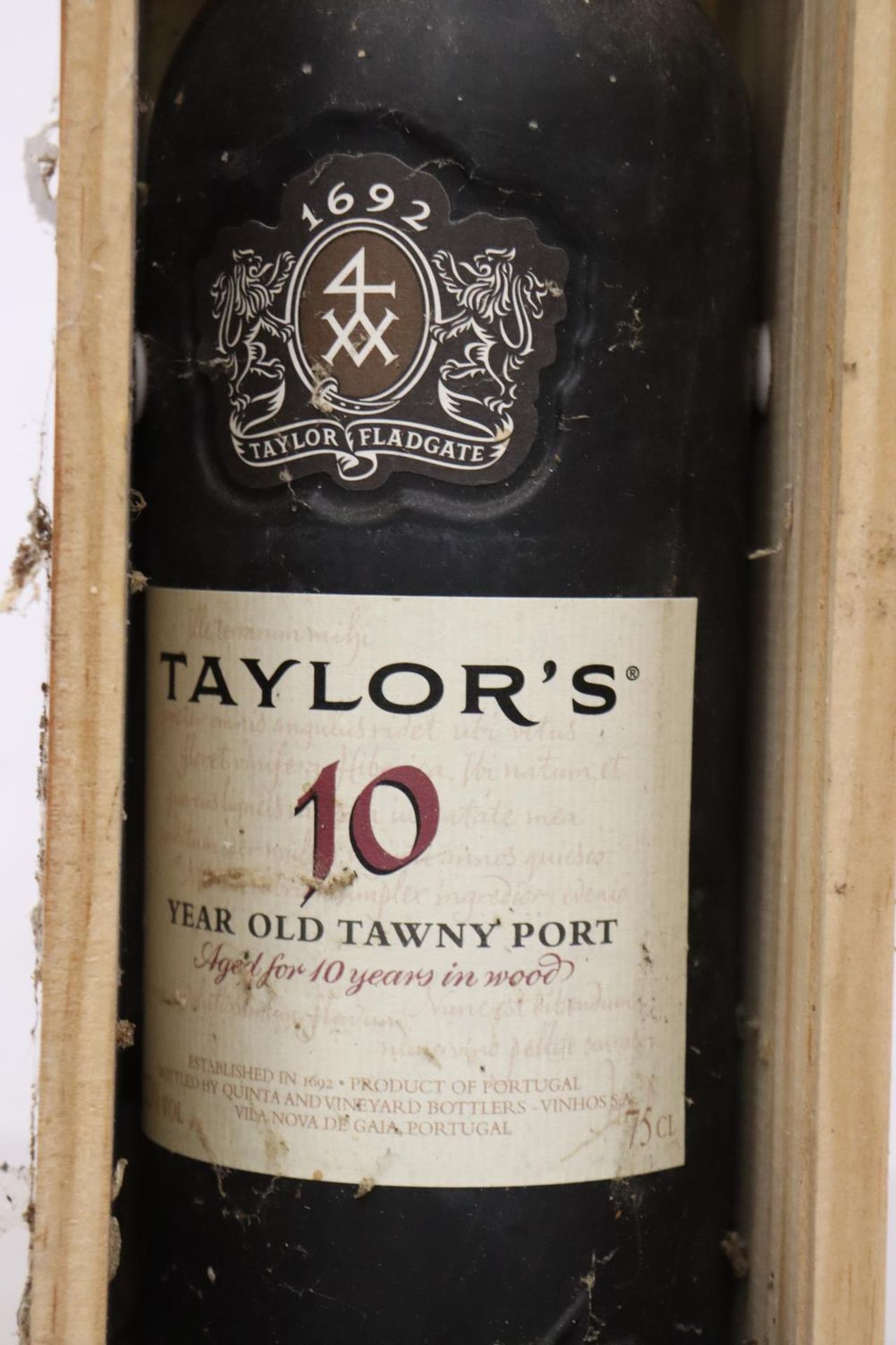 A BOTTLE OF TAYLOR'S 10 YEAR TAWNEY PORT IN WOODEN PRESENTATION BOX - Image 2 of 3