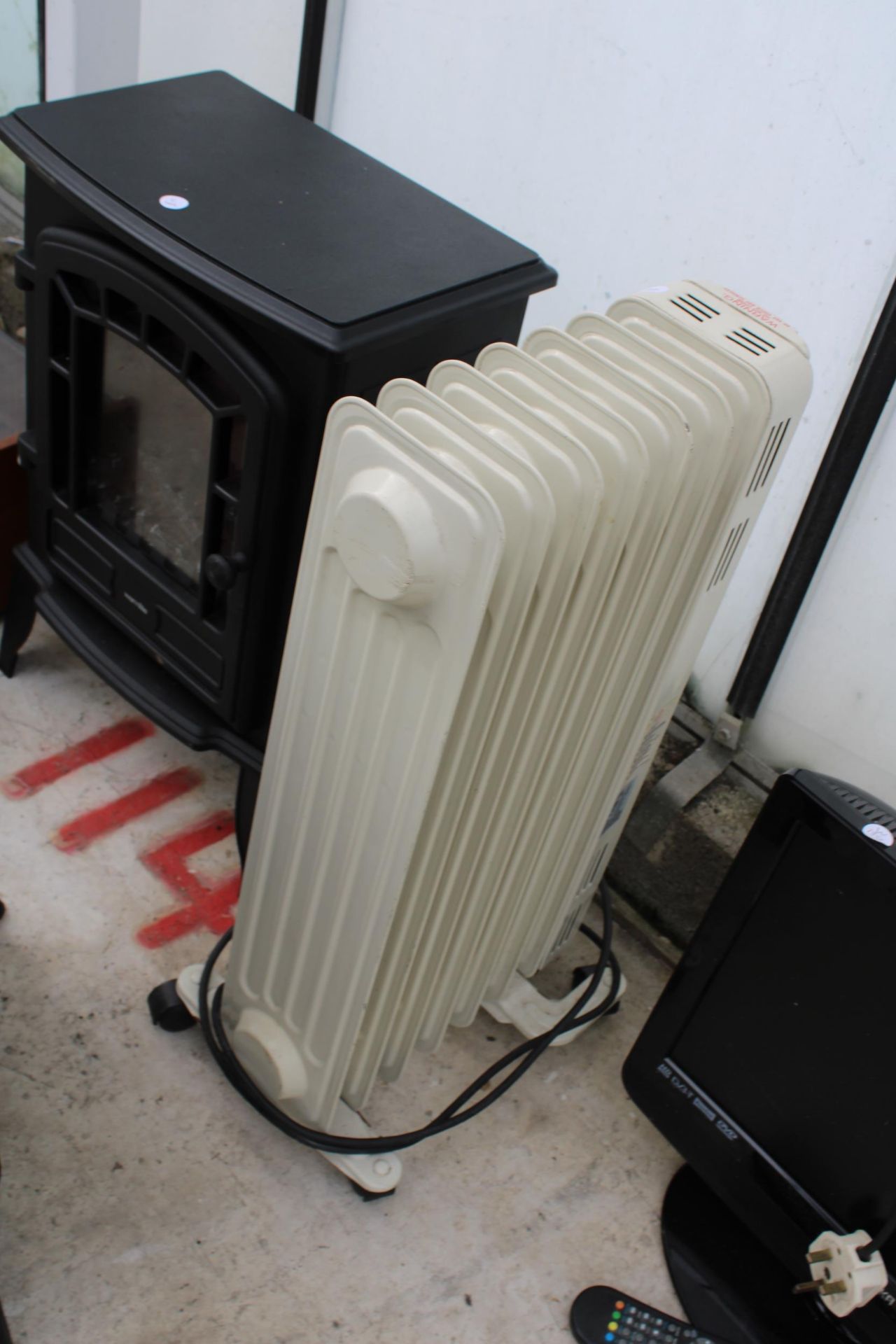 THREE ITEMS TO INCLUDE TWO ELECTRIC FIRES AND A RADIATOR - Image 2 of 2