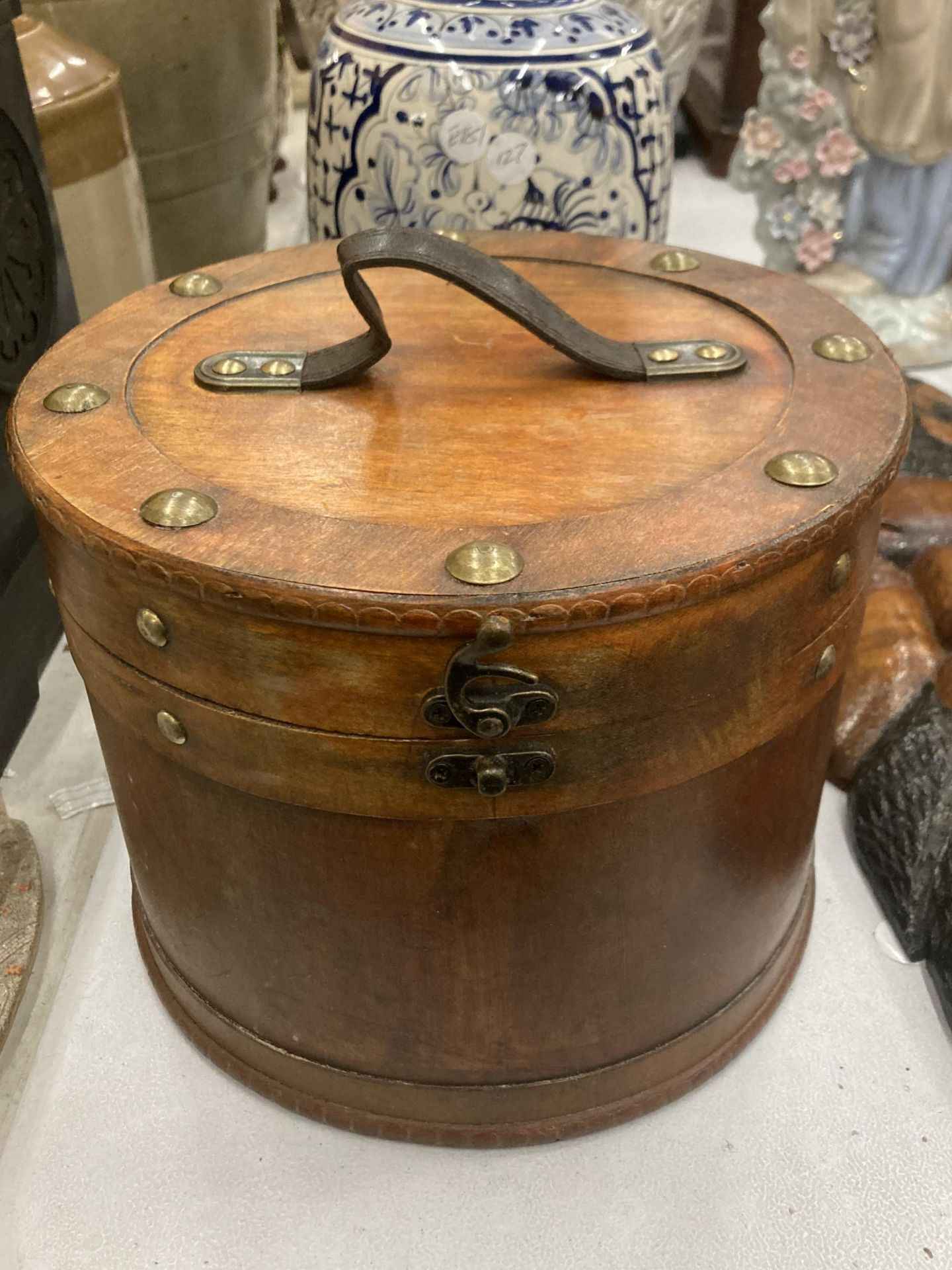 A VINTAGE STYLE ROUND WOODEN BOX WITH HANDLE