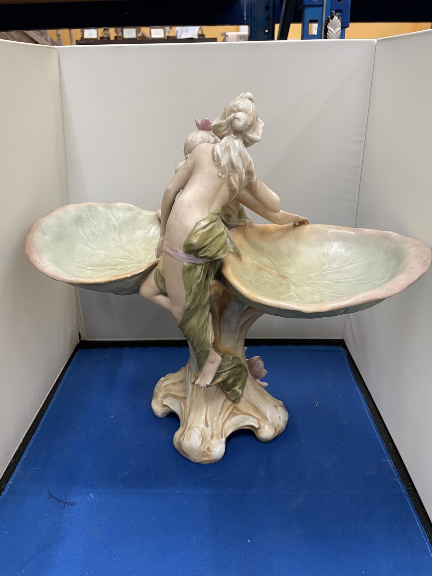 A ROYAL DUX ART NOUVEAU CENTRE PIECE MODELLED AS SCANTILY CLAD WATER NYMPHS FLANKED BY LILY PADS - Image 4 of 6