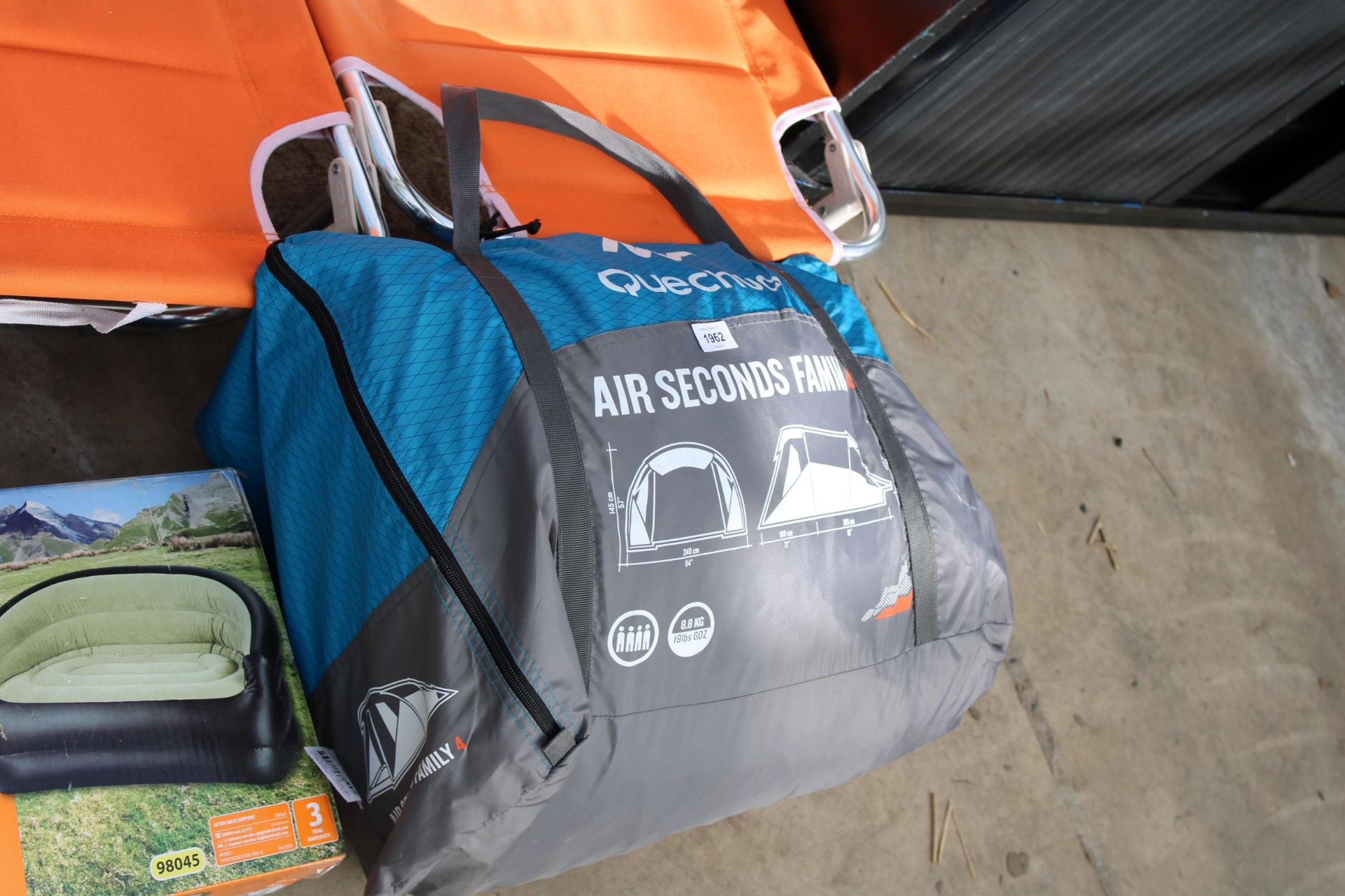 AN ASSORTMENT OF CAMPING ITEMS TO INCLUDE FOLDING CHAIRS, A TENT AND AN AIR BED ETC - Image 3 of 3