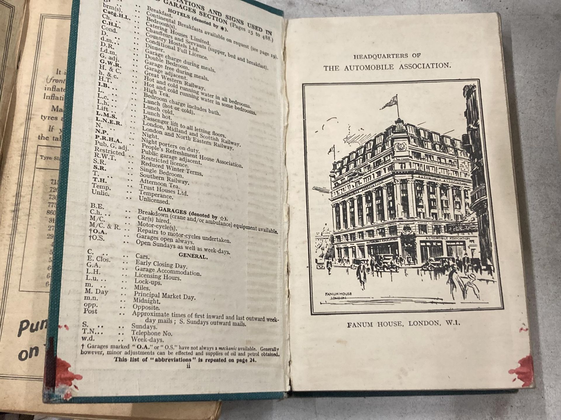 THE AA HANDBOOK 1937-38 AND A MICHELIN GUIDE 10TH EDITION 1925 - Bild 4 aus 6