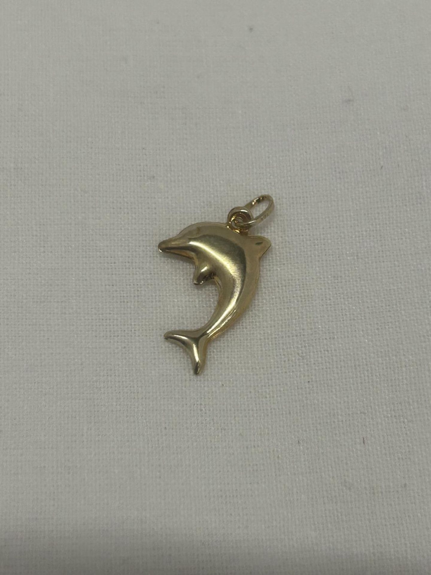 A 9CT YELLOW GOLD DOLPHIN CHARM
