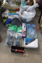 AN ASSORTMENT OF TOOLS AND HARDWARE TO INCLUDE A PAINT SPINNER, TIMING TOOL KIT AND SHOWERHOSE ETC