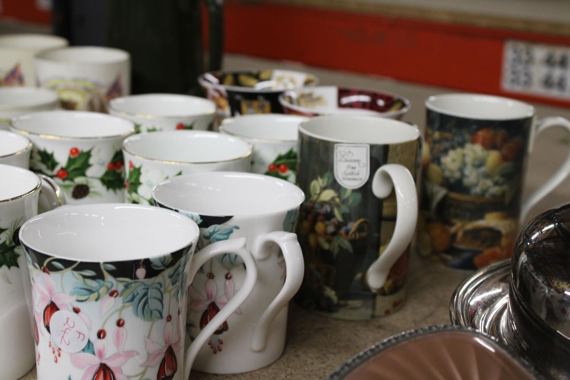 A QUANTITY OF AS NEW, CHINA MUGS TO INCLUDE ROYAL GRAFTON, DUNOON AND HUDSON MIDDLETON - 12 IN TOTAL - Image 4 of 6