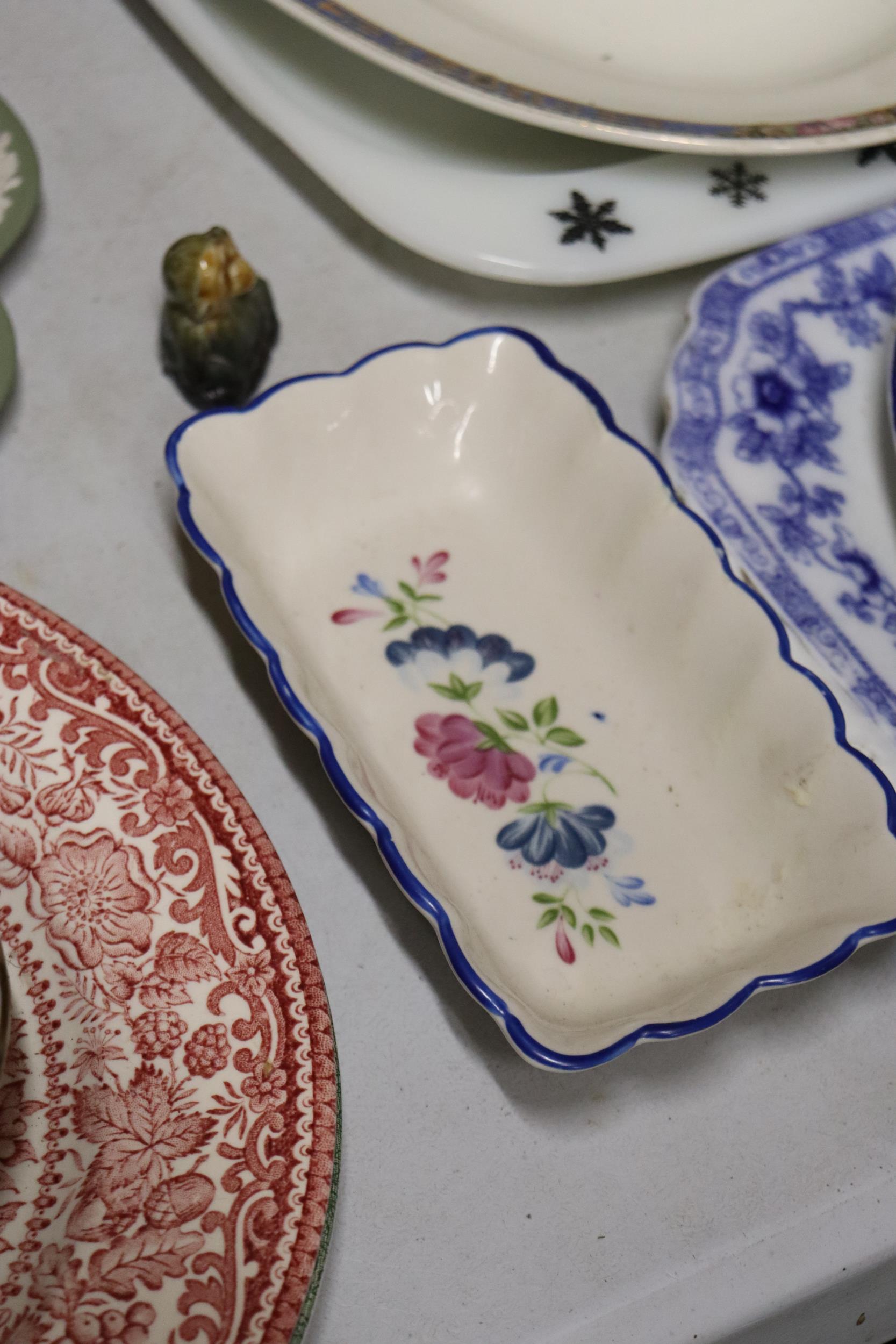 A LARGE MIXED LOT TO INCLUDE WEDGEWOOD, FUJI CHINA, WADE ETC - Image 7 of 12