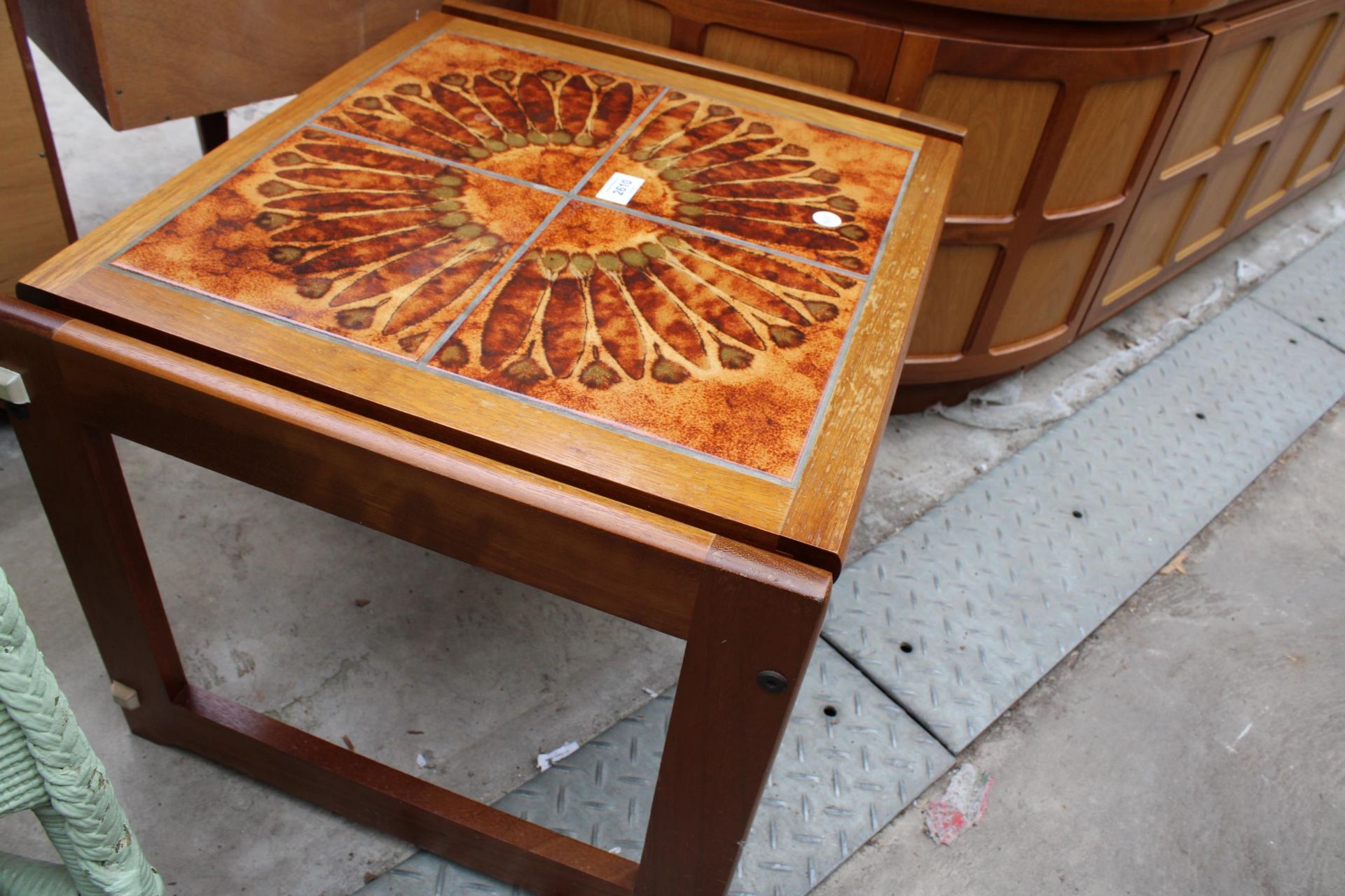 A RETRO TEAK TILE TOP LAMP TABLE - Image 2 of 2